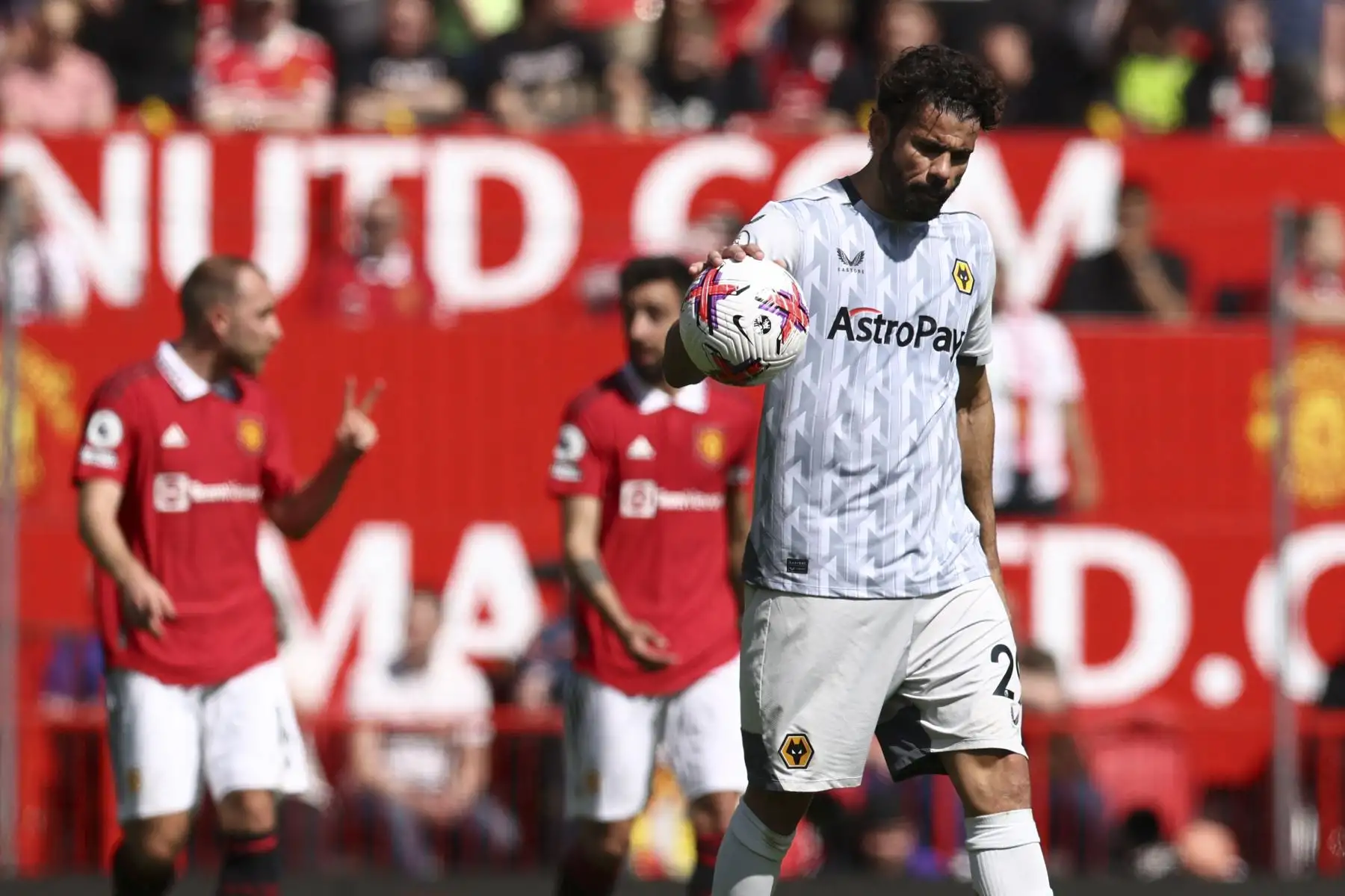 El delantero español nacido en Brasil de Wolverhampton Wanderers, Diego Costa, reacciona después de marcar el primer gol durante el partido de fútbol de la Premier League inglesa entre Manchester United y Wolverhampton Wanderers en Old Trafford en Manchester. Foto:ANDINA / AFP