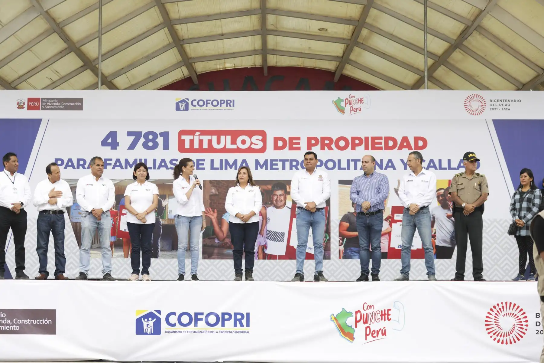 La presidenta de la República, Dina Boluarte, participa hoy de la ceremonia de entrega de 4,781 títulos de propiedad de vivienda y equipamiento urbano para Lima Metropolitana y el Callao.
Foto:ANDINA/Vivienda