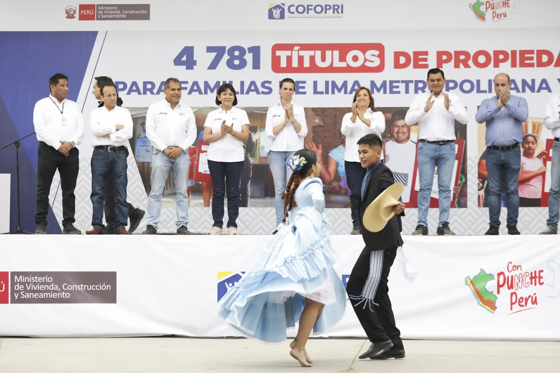La presidenta de la República, Dina Boluarte, participa hoy de la ceremonia de entrega de 4,781 títulos de propiedad de vivienda y equipamiento urbano para Lima Metropolitana y el Callao.
Foto:ANDINA/Vivienda