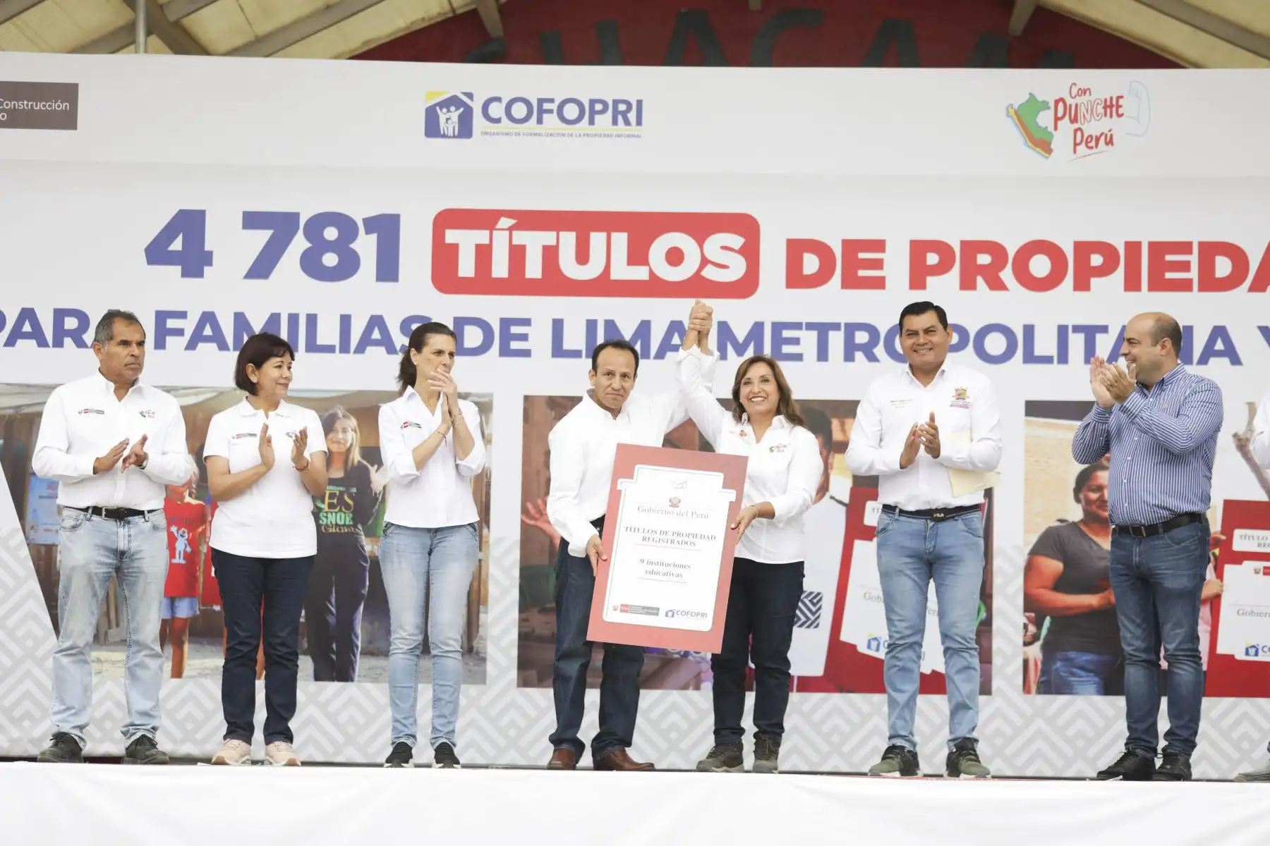 La presidenta de la República, Dina Boluarte, participa hoy de la ceremonia de entrega de 4,781 títulos de propiedad de vivienda y equipamiento urbano para Lima Metropolitana y el Callao.
Foto:ANDINA/Vivienda
