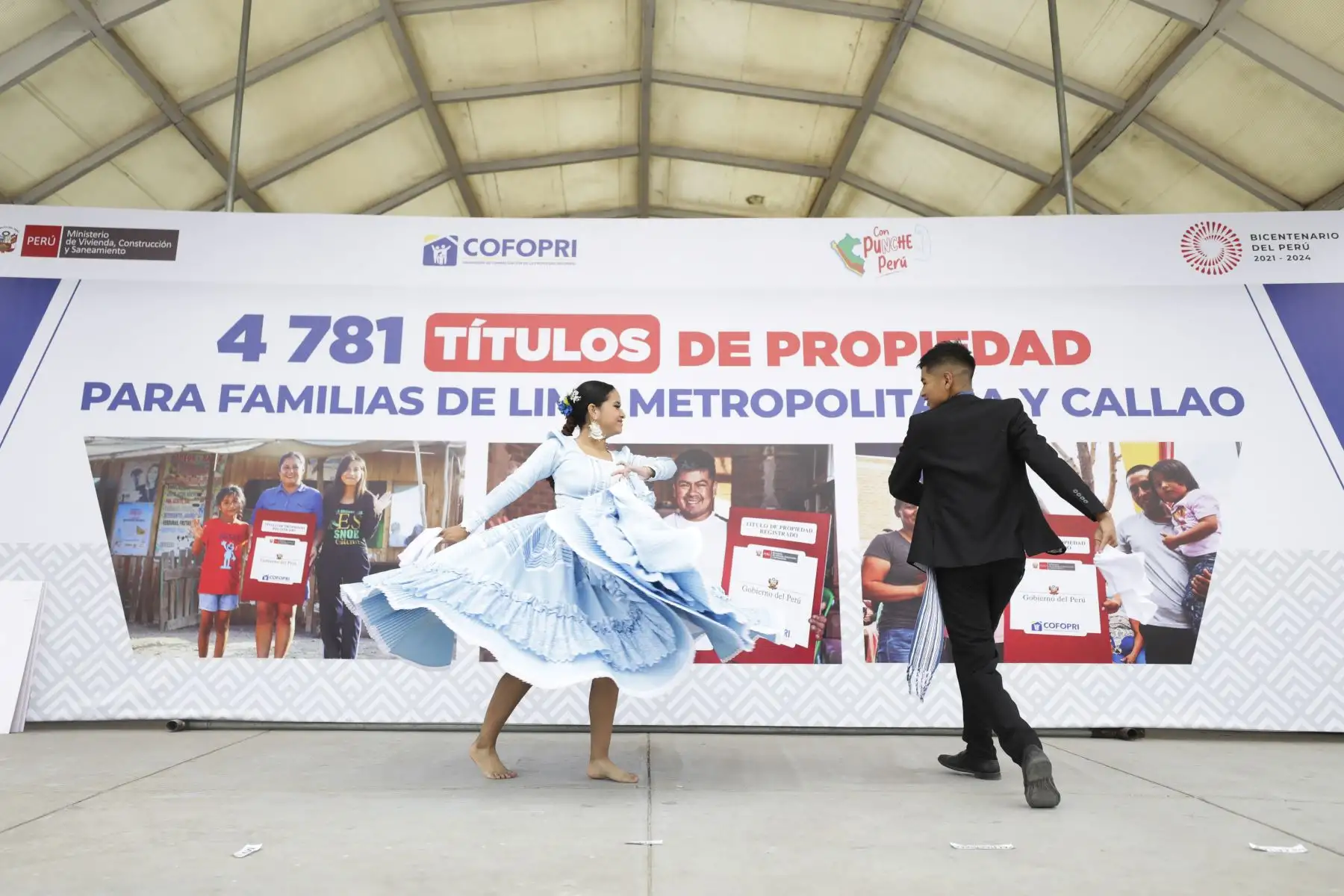 La presidenta de la República, Dina Boluarte, participa hoy de la ceremonia de entrega de 4,781 títulos de propiedad de vivienda y equipamiento urbano para Lima Metropolitana y el Callao.
Foto:ANDINA/Vivienda
