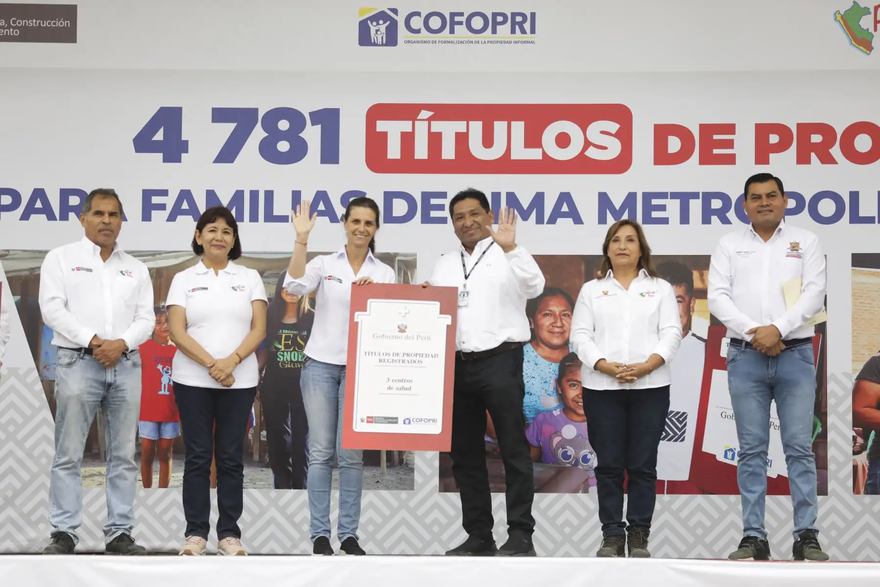 La presidenta de la República, Dina Boluarte, participa hoy de la ceremonia de entrega de 4,781 títulos de propiedad de vivienda y equipamiento urbano para Lima Metropolitana y el Callao.
Foto:ANDINA/Vivienda