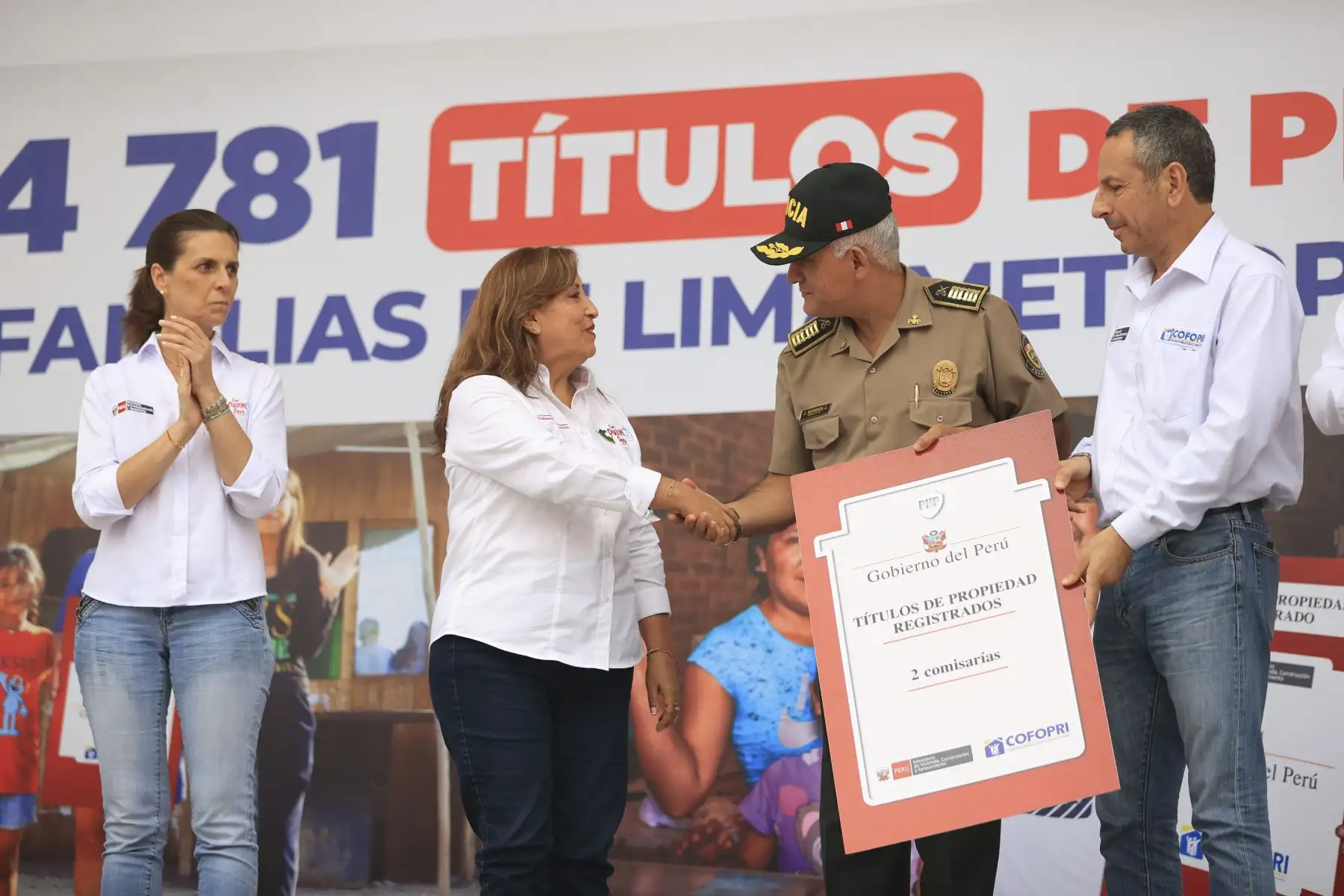 Presidenta Dina Boluarte participa en ceremonia de entrega de 4781 títulos de propiedad de vivienda y equipamiento urbano para Lima Metropolitana y Callao.
Foto:ANDINA/Prensa Presidencia