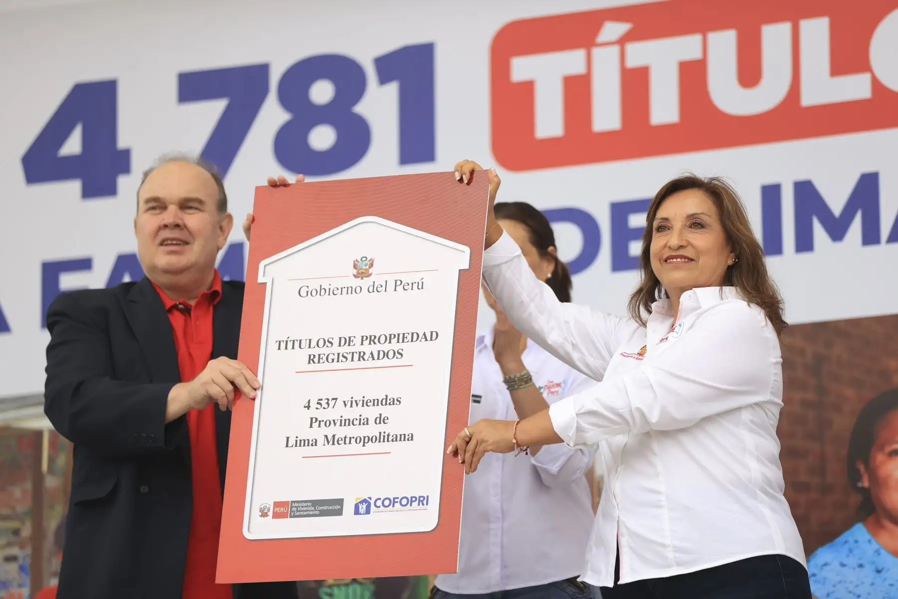 Presidenta Dina Boluarte participa en ceremonia de entrega de 4781 títulos de propiedad de vivienda y equipamiento urbano para Lima Metropolitana y Callao.
Foto:ANDINA/Prensa Presidencia
