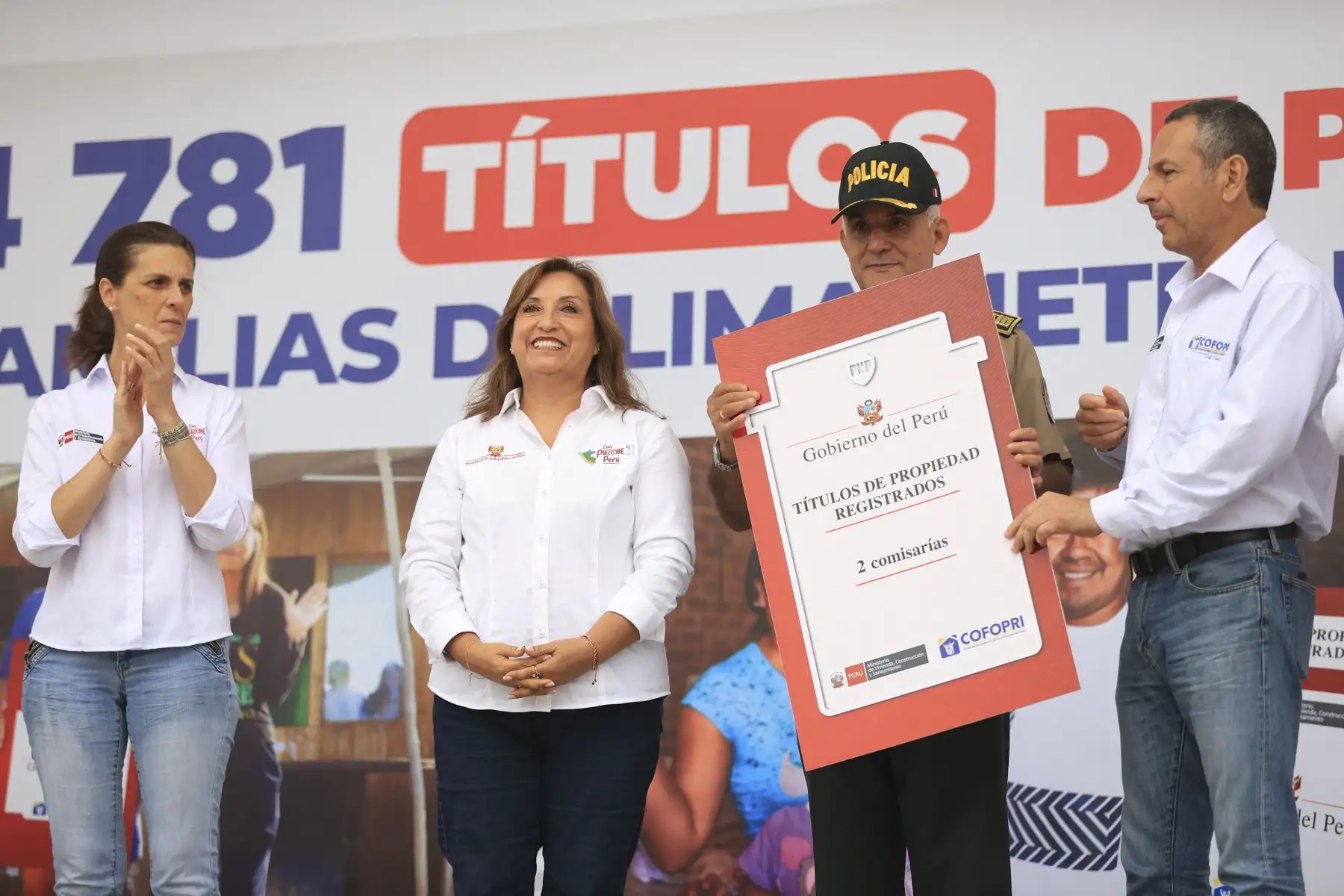 Presidenta Dina Boluarte participa en ceremonia de entrega de 4781 títulos de propiedad de vivienda y equipamiento urbano para Lima Metropolitana y Callao.
Foto:ANDINA/Prensa Presidencia