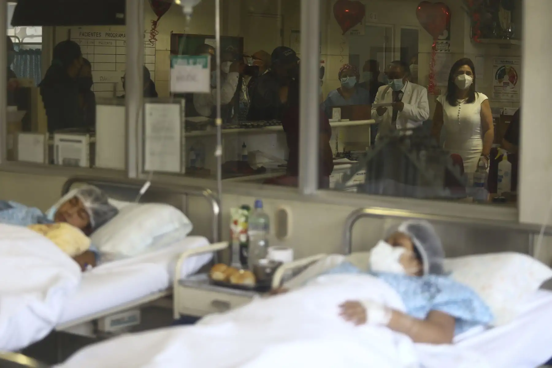 El instituto Nacional Materno Perinatal celebra la llegada de los bebés nacidos a partir de la 00:00 horas del día de la madre, haciendo presentes a las tres primeras mamitas que alumbraron en esta fecha tan tradicional. Foto:ANDINA/Ricardo Cuba