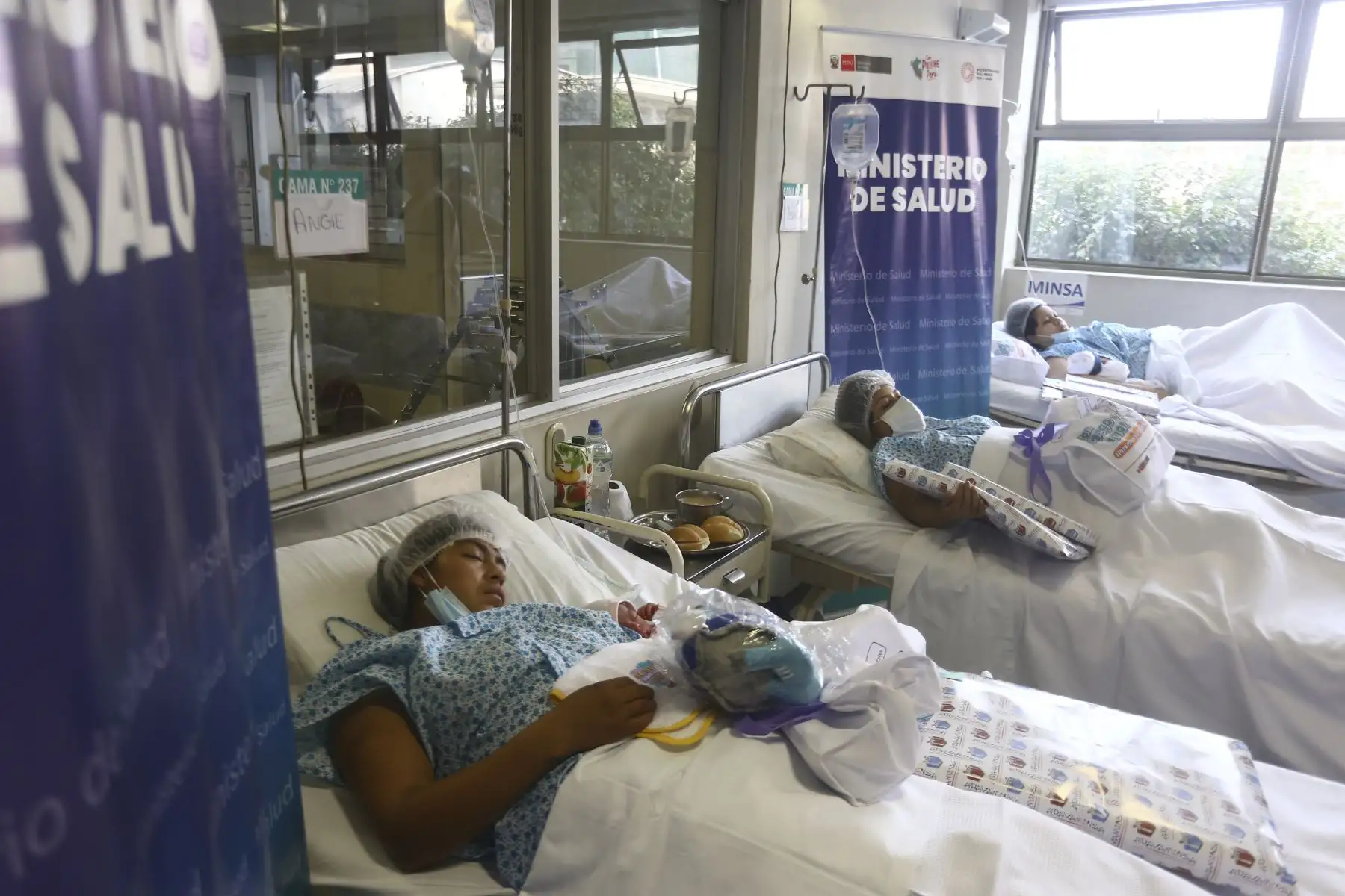 El instituto Nacional Materno Perinatal celebra la llegada de los bebés nacidos a partir de la 00:00 horas del día de la madre, haciendo presentes a las tres primeras mamitas que alumbraron en esta fecha tan tradicional. Foto:ANDINA/Ricardo Cuba