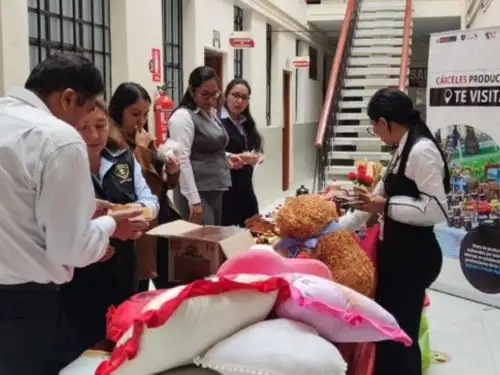 Feria de Cárceles Productivas visitó Corte Superior de Huánuco