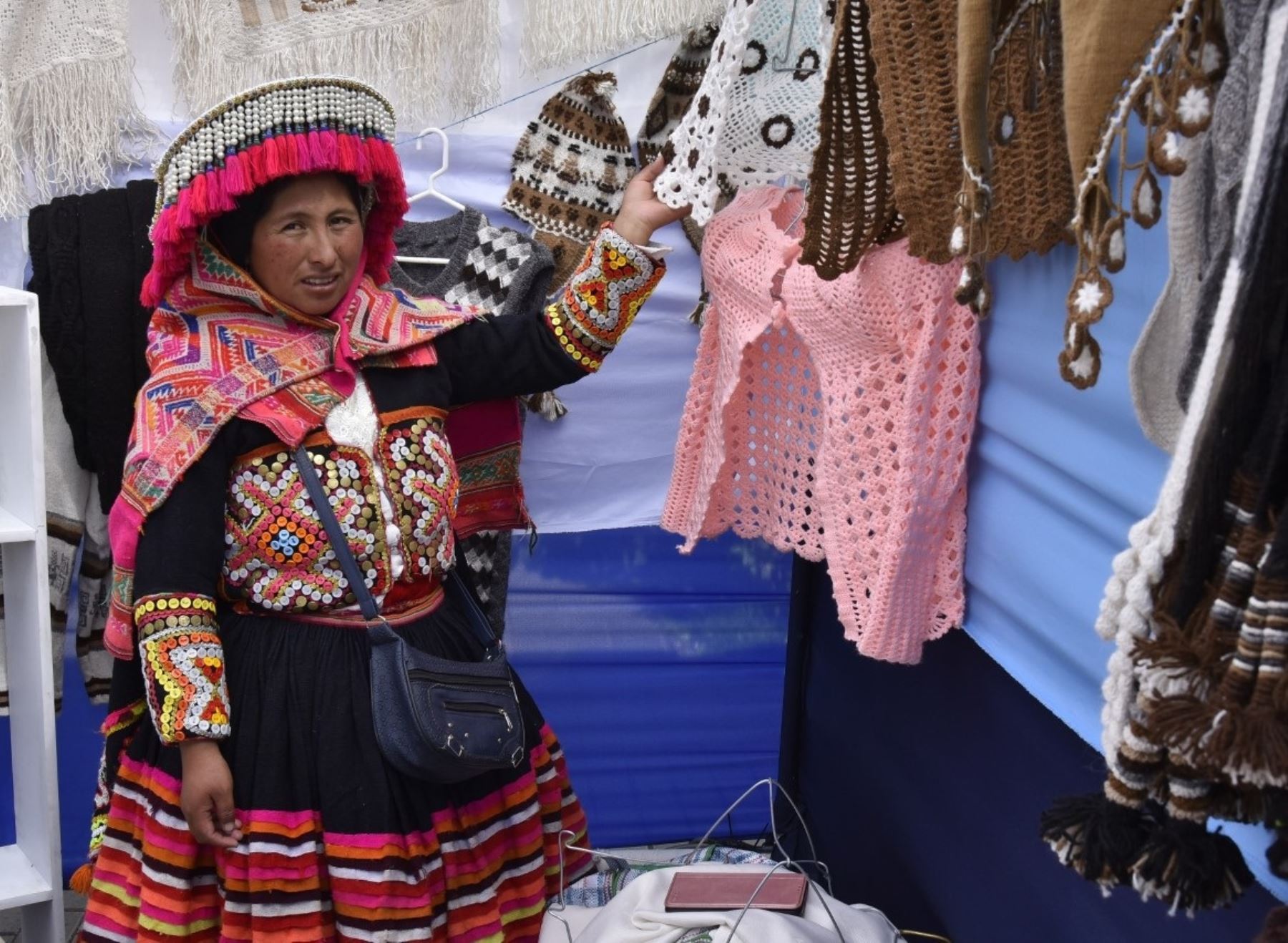 Artistas populares de Puno exhibieron lo mejor de sus productos en la Expo Feria “Puno es Artesanía”. Foto: Juan Humberto Ccopa