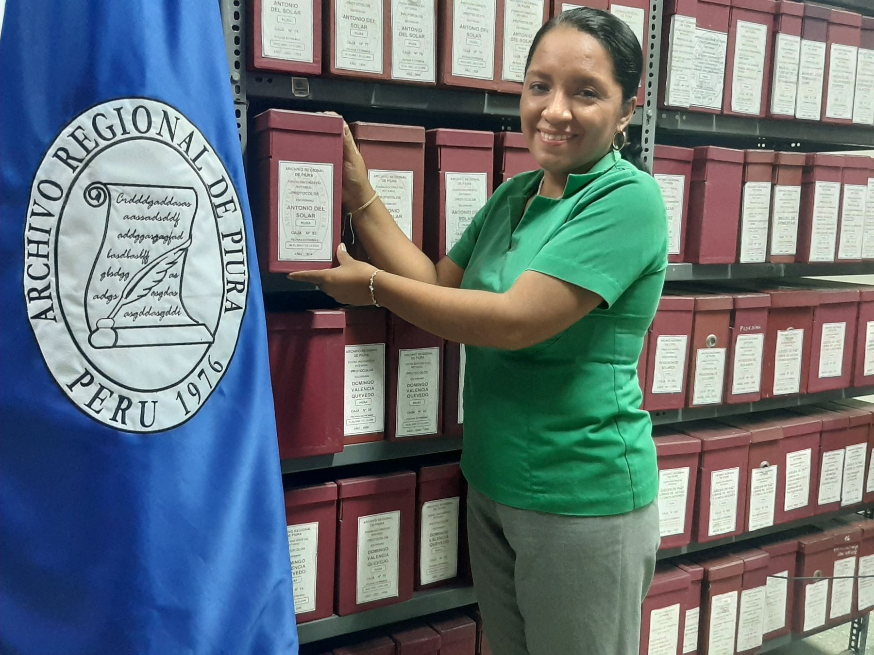 Lury Molero Ramos del Archivo Regional de Piura sostiene que Urge invertir en cuidar el patrimonio documentario. ANDINA/ Archivo Regional de Piura.