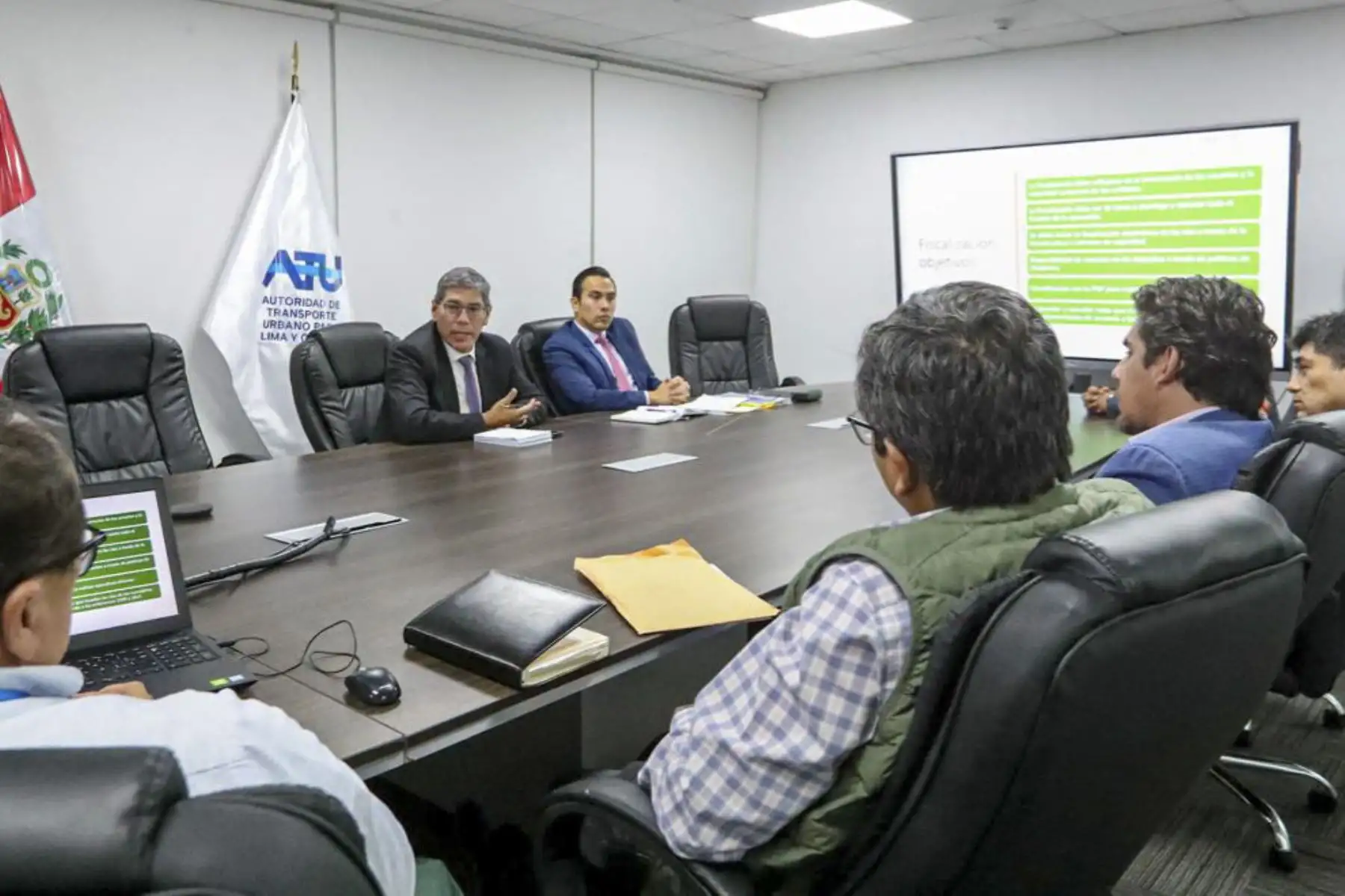 El nuevo presidente del Consejo Directivo de la Autoridad de Transporte Urbano (ATU) para Lima y Callao, José Aguilar Reátegui ofreció declaraciones a la prensa; luego de sostener reunión con los representantes de los corredores.
Foto: ANDINA/ATU