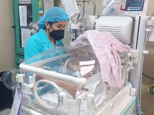 En más de un 50 % se incrementó el número de casos de infecciones respiratorias agudas en niños en la provincia de Huancayo, rebasando la capacidad del hospital El Carmen. Debido a ello se implementó un plan de contingencia para atender la mayor demanda. Foto: Pedro Tinoco.