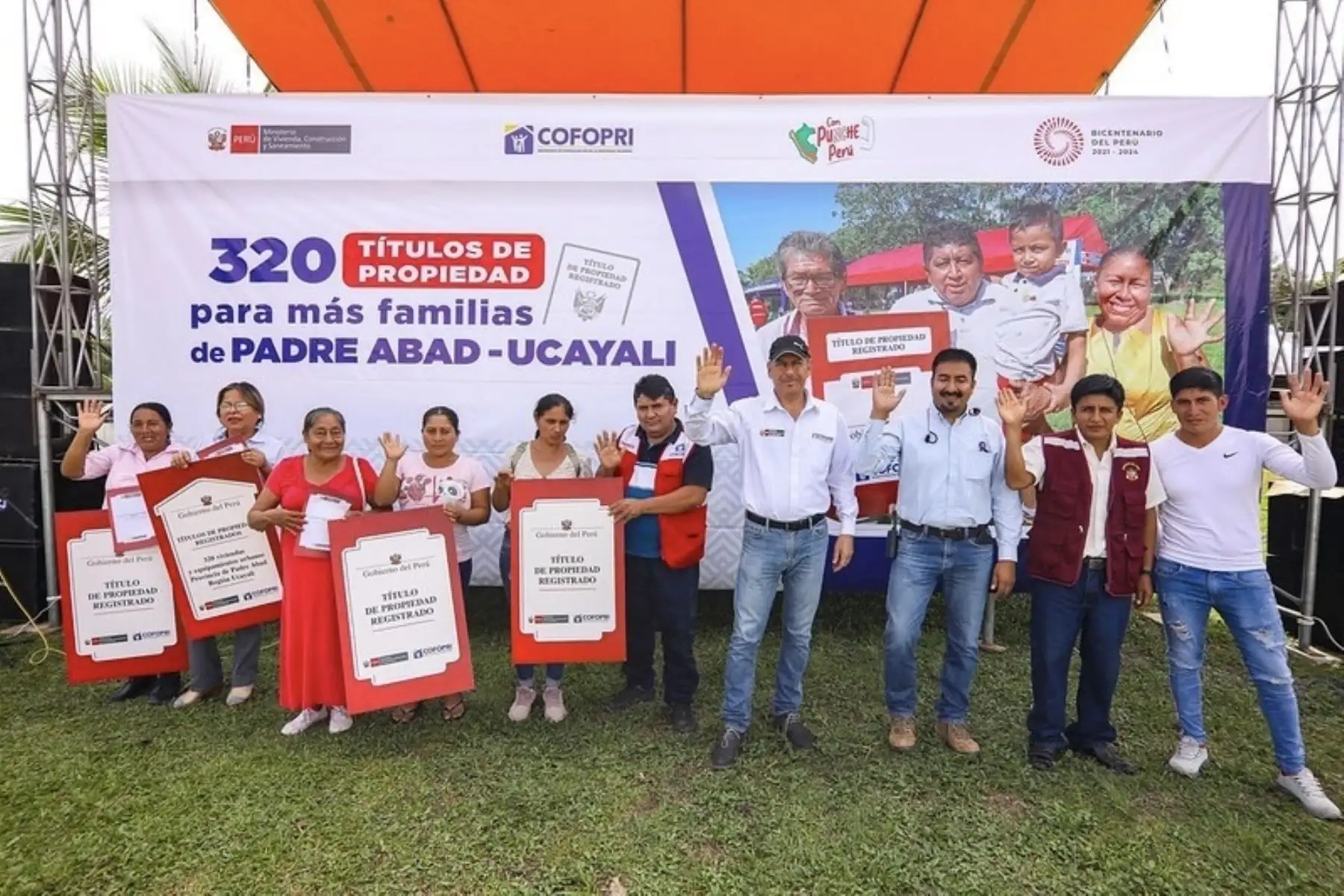 Familias de los caserío Las Mercedes y Bello Horizonte, en la provincia ucayalina de Padre Abad, recibieron su título de propiedad. Foto: ANDINA/Cofopri
