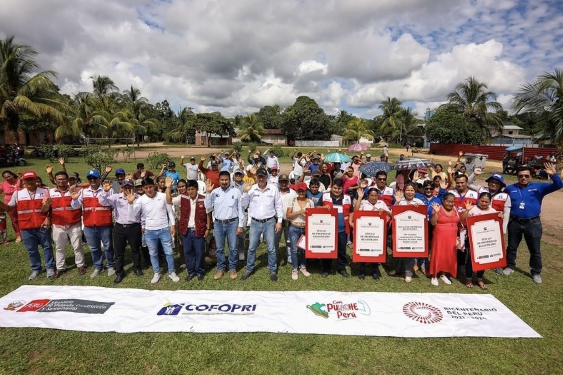 Familias de los caserío Las Mercedes y Bello Horizonte, en la provincia ucayalina de Padre Abad, recibieron su título de propiedad. Foto: ANDINA/Cofopri