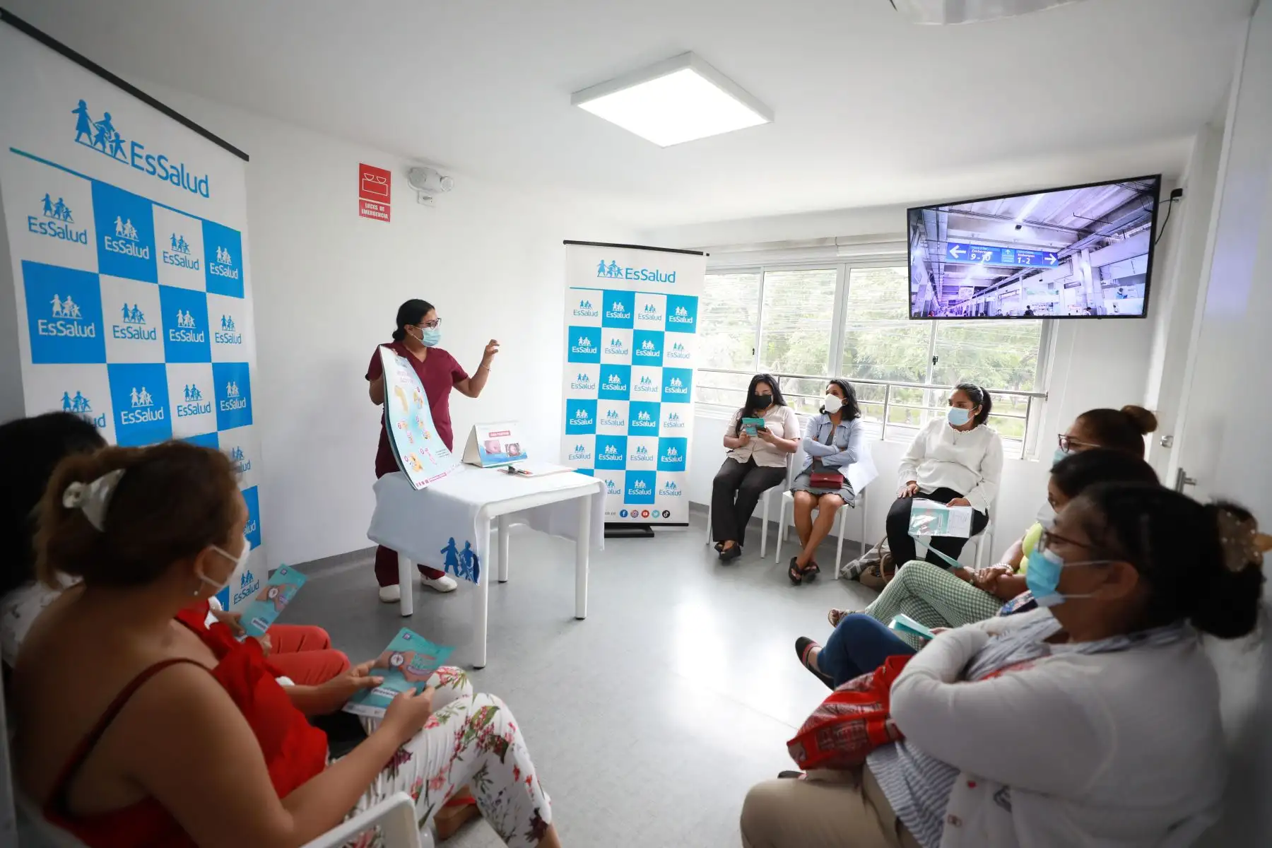 El Seguro Social de Salud (EsSalud) se une las diversas campañas organizadas en todo el país por la Semana Nacional de la Prevención, brindando atenciones para asegurados recién nacidos, adolescentes, jóvenes, adultos y adultos mayores en los servicios de tamizaje, control de crecimiento y desarrollo, vacunación, salud bucal, evaluación de agudeza visual y auditiva, prevención del VIH-Sida, consejería en salud mental y descartes oncológicos.
Foto: ANDINA/EsSalud