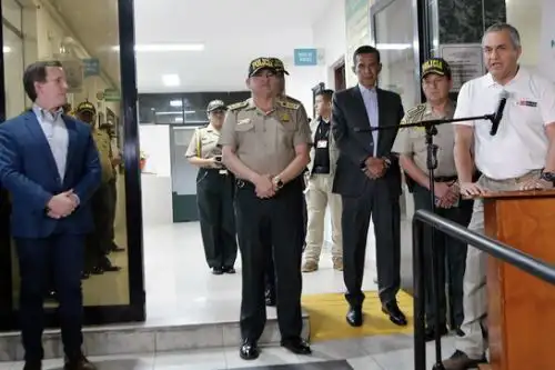 El ministro del Interior, Vicente Romero, inauguró central de videovigilancia en Magdalena del Mar acompañado del alcalde, Francis Alison. ANDINA/ Mininter.