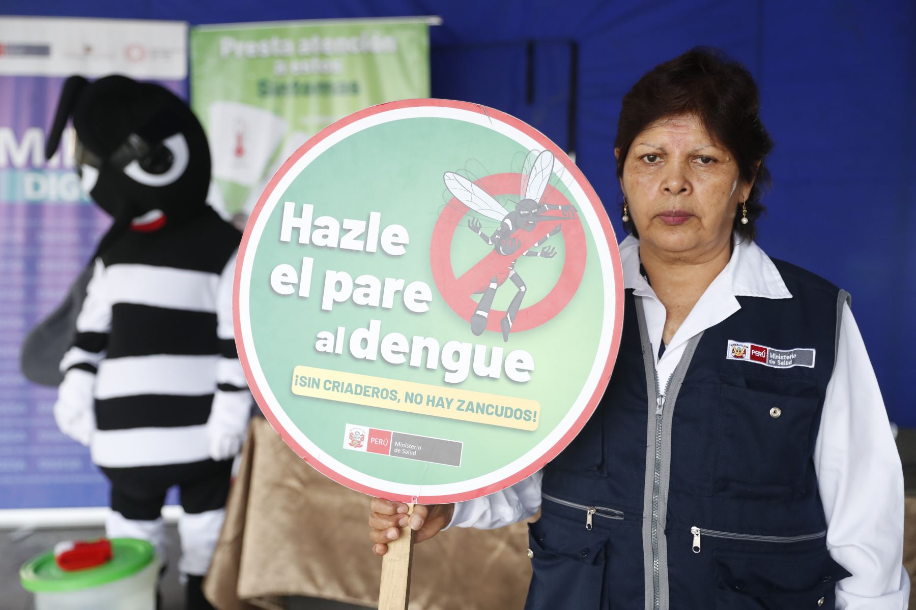 Personal de salud desarrolla campañas informativas para prevenir el dengue. Foto: ANDINA/Daniel Bracamonte