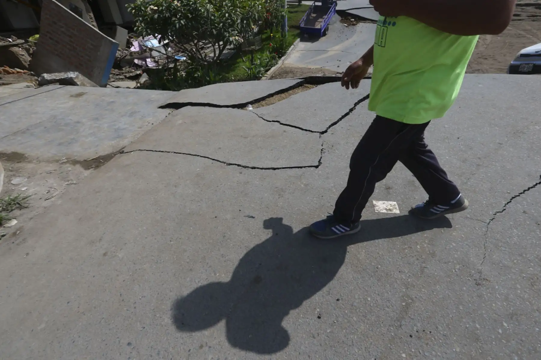 Casas de la zona de Peralvillo, en Huaral, resultaron afectadas tras el hundimiento del terreno a causa de las obras del megapuerto de Chancay

Foto: ANDINA/Eddy Ramos