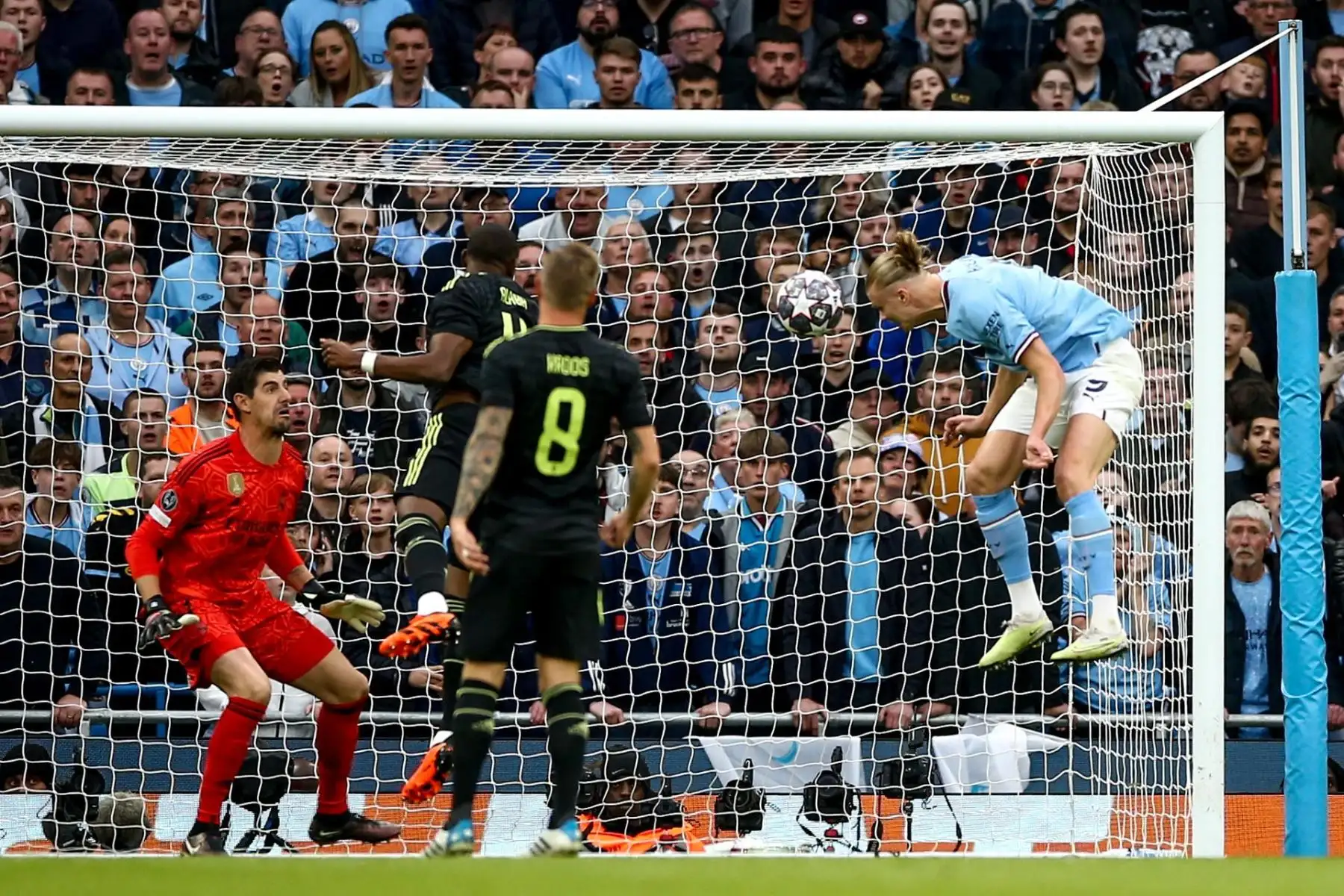 Erling Haaland del Manchester City en acción durante las semifinales de la Liga de Campeones de la UEFA, partido de fútbol de vuelta entre el Manchester City y el Real Madrid en Manchester, Gran Bretaña, el 17 de mayo de 2023.
Foto: EFE