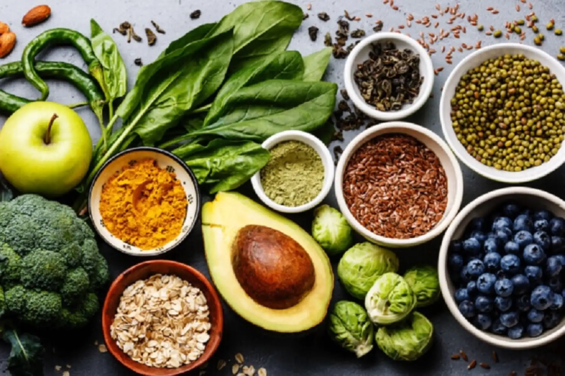 El estrés es el padecimiento más frecuente en los últimos tiempos y vulnera nuestro sistema inmunológico desencadenando todo tipo de enfermedades que ponen en riesgo nuestra salud. Por ello es imprescindible combatirlo con una alimentación saludable que incluya alimentos con atributos nutricionales capaces de neutralizar o mitigar sus efectos en nuestro cuerpo.