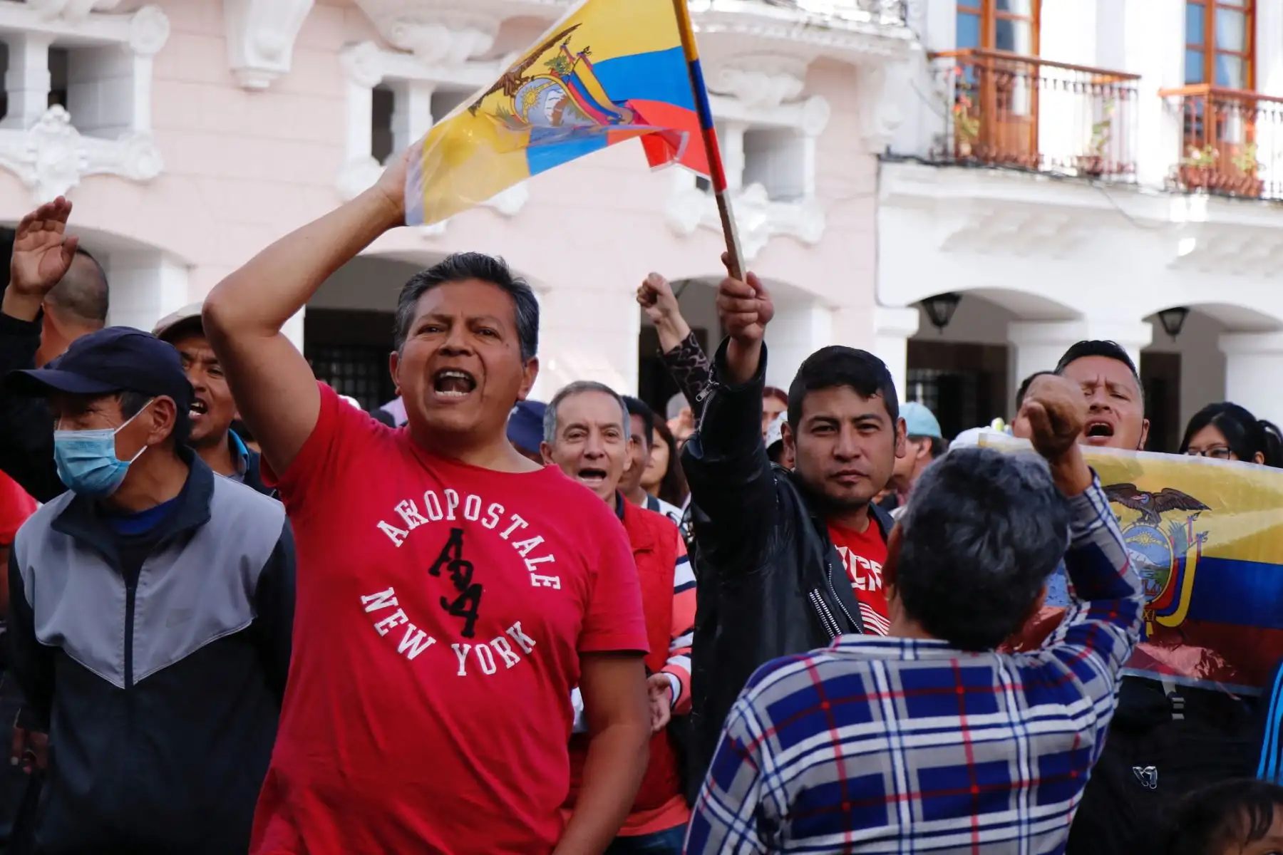 La gente protesta contra el presidente de Ecuador, Guillermo Lasso, en la Plaza de la Independencia en Quito el 17 de mayo de 2023.
Foto: AFP