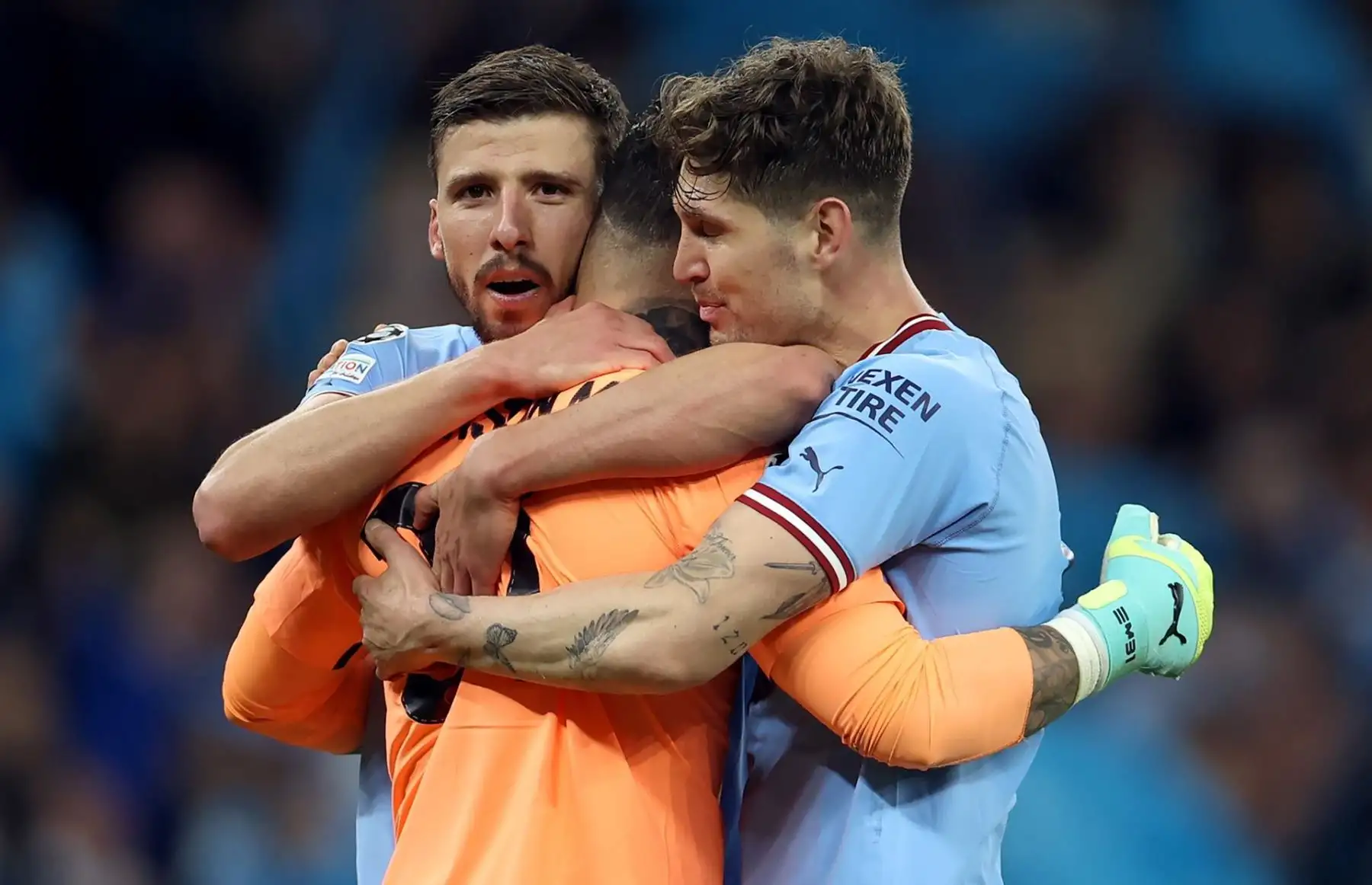 John Stones, el portero Ederson y Ruben Dias del Manchester City celebran después de ganar las semifinales de la Liga de Campeones de la UEFA, el partido de fútbol de 2ª etapa entre el Manchester City y el Real Madrid en Manchester, Gran Bretaña, el 17 de mayo de 2023. El Manchester City ganó 4-0.
Foto: EFE