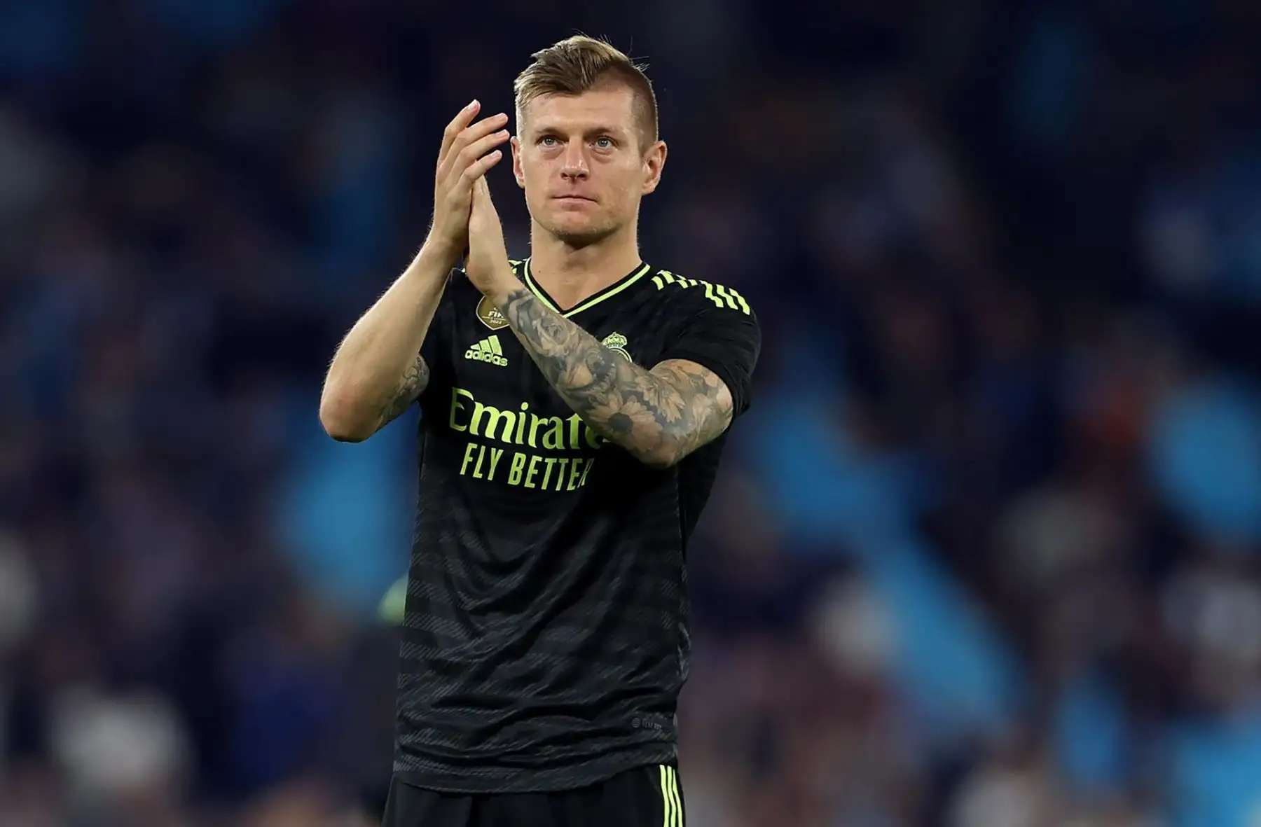 Toni Kroos del Real Madrid aplaude a los aficionados después de las semifinales de la Liga de Campeones de la UEFA, partido de fútbol de 2ª pierna entre el Manchester City y el Real Madrid en Manchester, Gran Bretaña, el 17 de mayo de 2023. El Manchester City ganó 4-0.
Foto: EFE