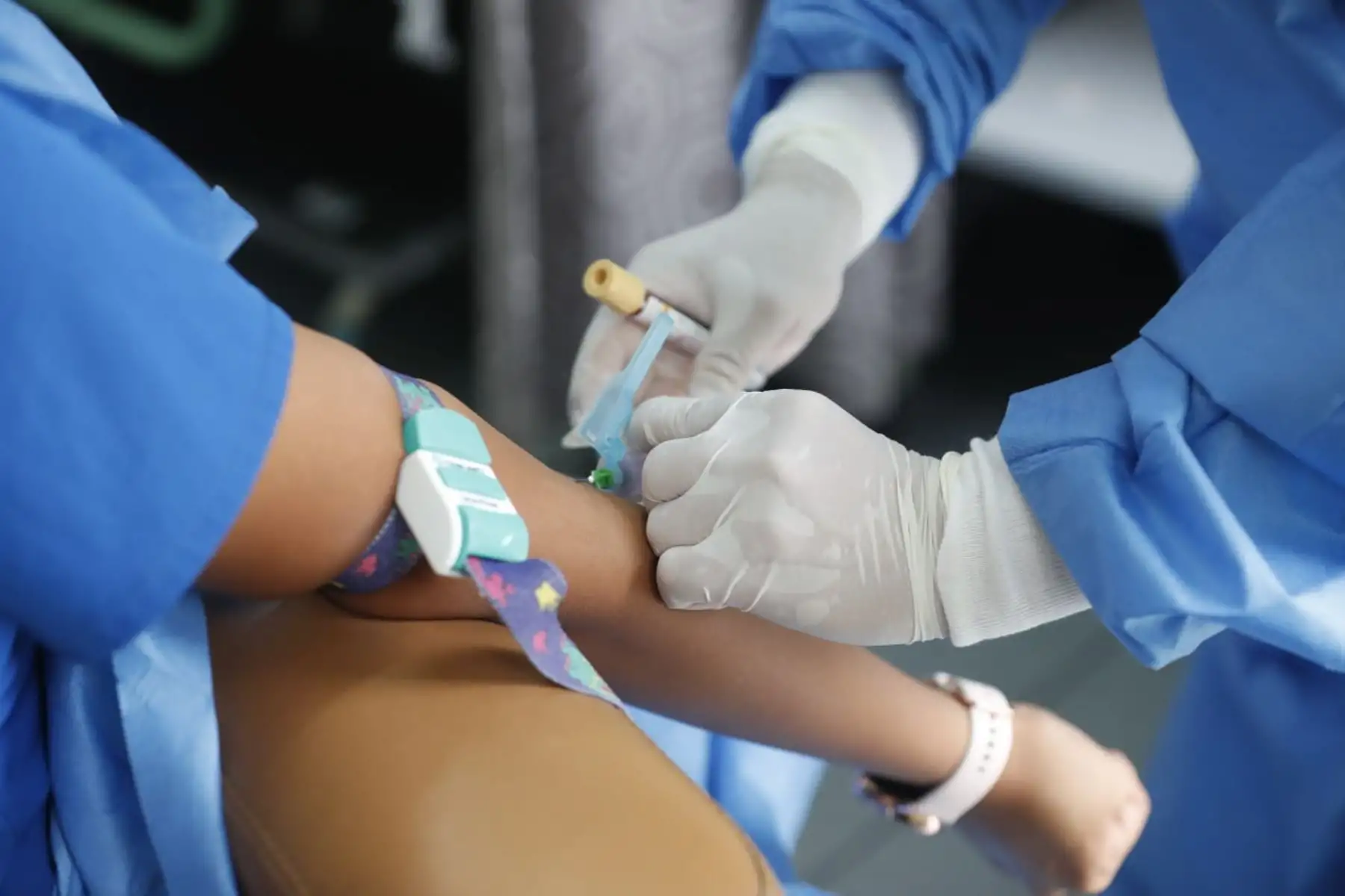Público en general accede a diversos servicios como el de medicina general, vacuna contra la influenza, descarte de VIH, laboratorio, psicología, farmacia, entre otros. Foto: ANDINA/ Daniel Bracamonte