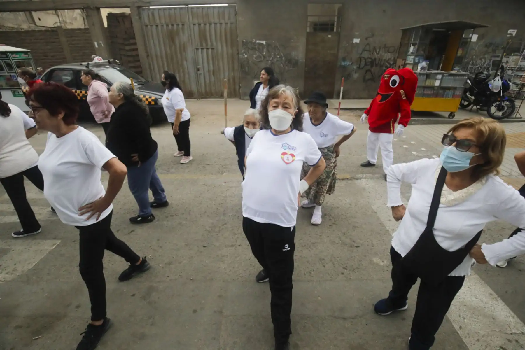 Policlínico El Retablo de Comas realiza campaña “Chequéate Perú” que beneficia a más de 200 personas. Personas de la tercera edad realizan rutinas de TaiChi

Foto: ANDINA/Juan Carlos Guzmán Negrini