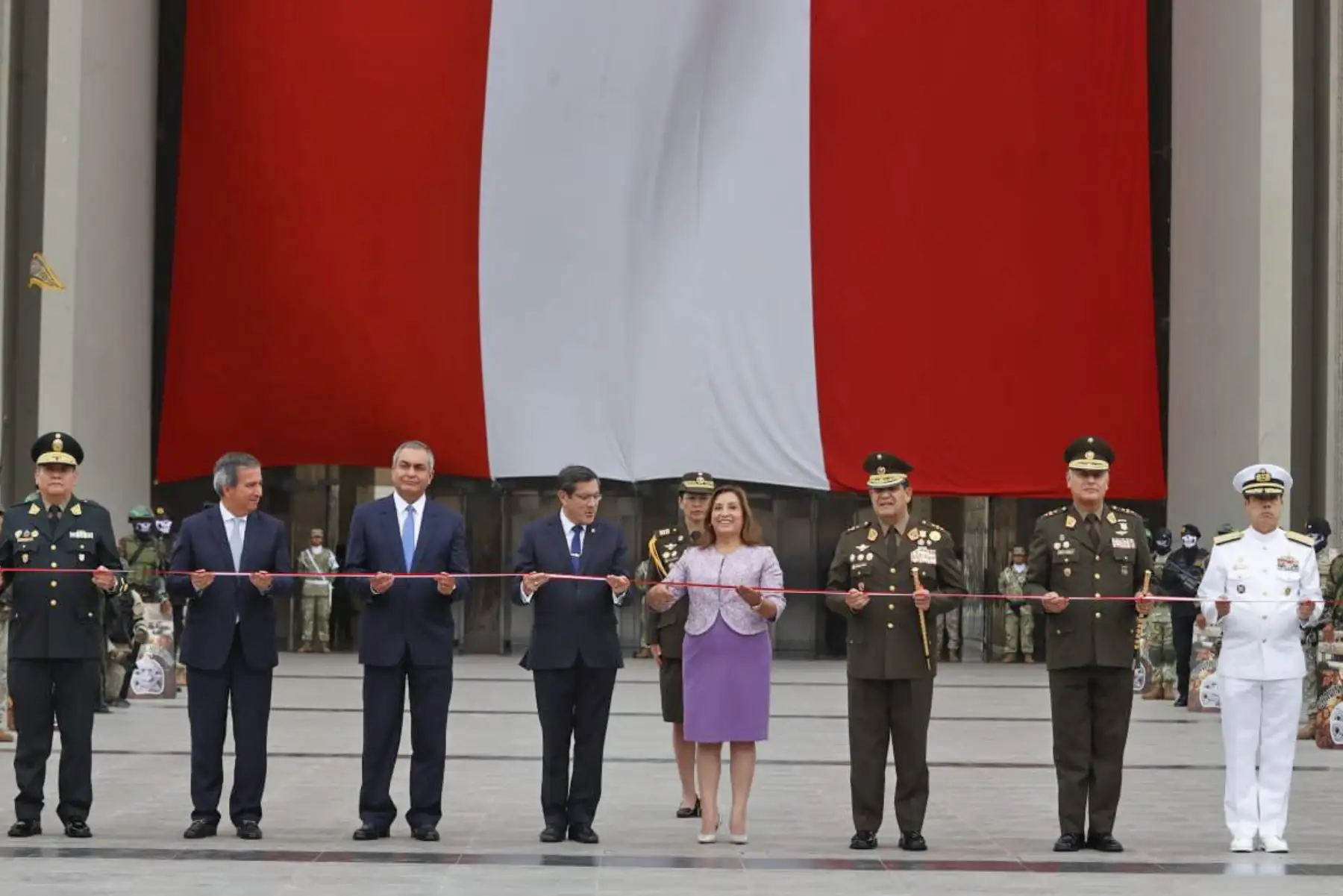 La presidenta de la República, Dina Boluarte, participa en la ceremonia de inauguración del Salón Internacional de Tecnología para la Defensa y Prevención de Desastres (SITDEF-Perú 2023) y V Expo Ciberseguridad y Defensa. Foto: ANDINA/Prensa Presidencia
