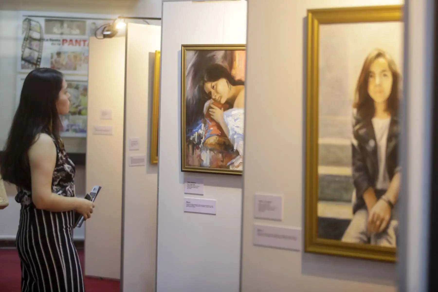 El Director de Medios Periodísticos, Félix Paz, acompañado del Gerente General de Editora Perú, Carlos Vásquez inauguraron hoy la exposición artística "Interpretando Realidades" presentando obras de destacados artistas desarrolladas durante la pandemia

Foto: ANDINA/Juan Carlos Guzmán Negrini