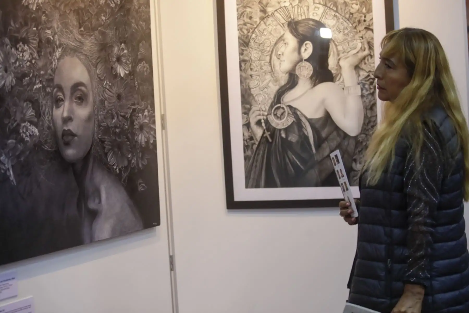 El Director de Medios Periodísticos, Félix Paz, acompañado del Gerente General de Editora Perú, Carlos Vásquez inauguraron hoy la exposición artística "Interpretando Realidades" presentando obras de destacados artistas desarrolladas durante la pandemia

Foto: ANDINA/Juan Carlos Guzmán Negrini