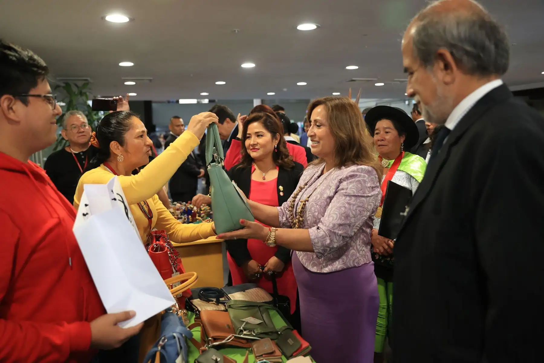 Presidenta Dina Boluarte, junto con la ministra de Cultura, participa en la conmemoración del Día Nacional de la Mujer Indígena u Originaria. Foto:Prensa Presidencia