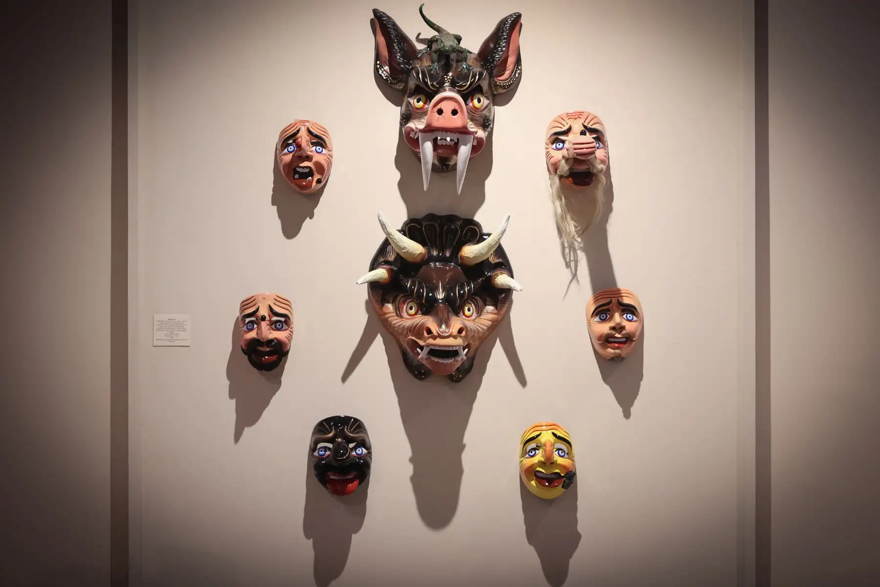 Hoy el mundo celebra el Día Internacional de los Museos, una oportunidad imperdible para recorrer y disfrutar estos espacios culturales, que en el Perú guardan tesoros increíbles. El Museo Nacional de la Cultura Peruana es una parada infaltable dentro del circuito de los museos administrados por el Ministerio de Cultura, que posee la más importante colección pública de las artes populares y tradicionales que expresa las diversas regiones del país.
Foto: ANDINA / Andrés Valle