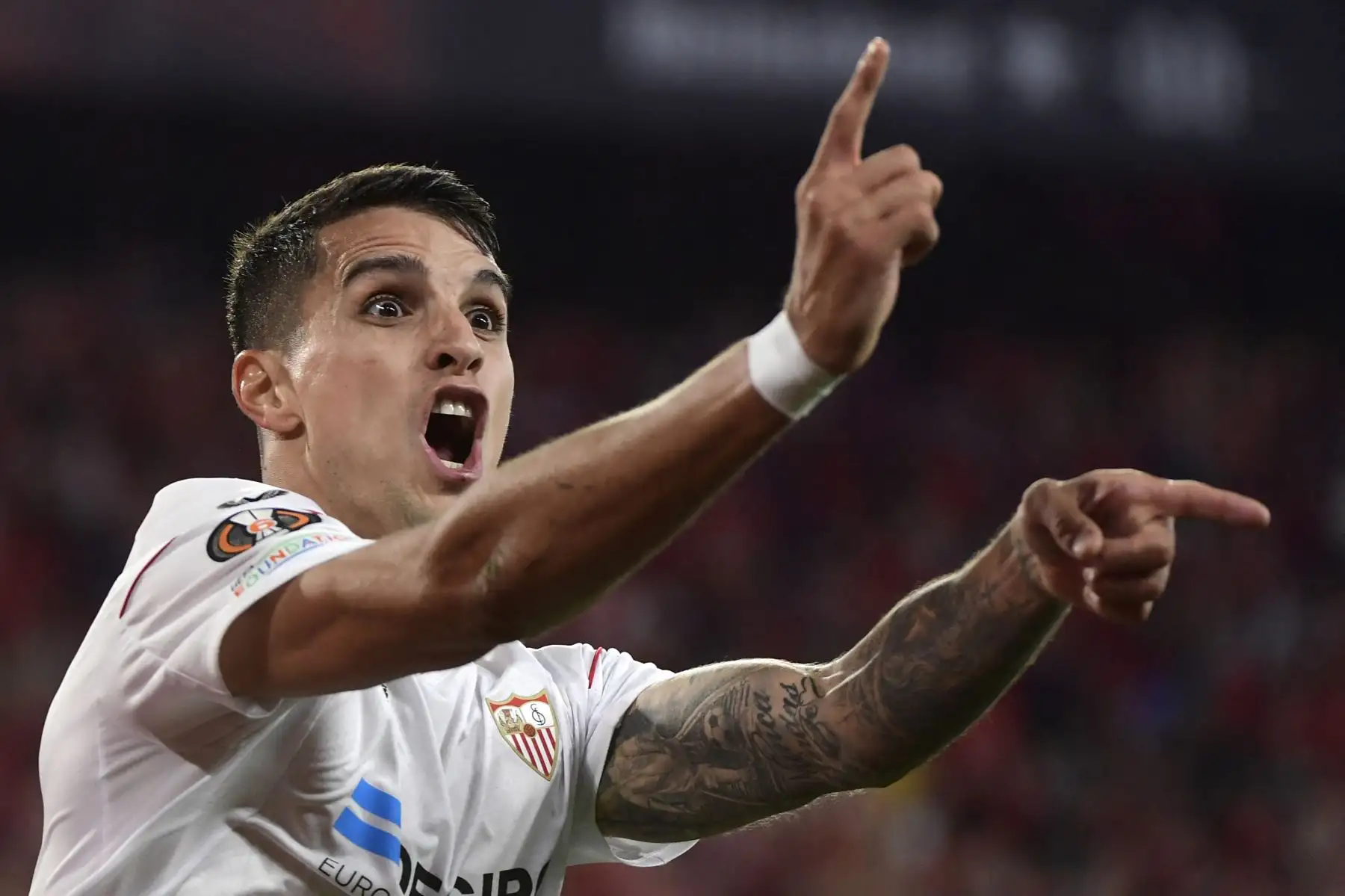 El delantero argentino del Sevilla, Erik Lamela, celebra marcar el segundo gol de su equipo durante el partido de vuelta de la semifinal de la UEFA Europa League entre el Sevilla FC y la Juventus. Foto:ANDINA/AFP