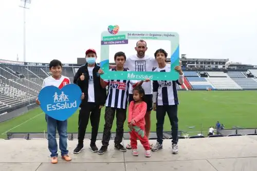 El Club Alianza Lima y el Seguro Social de Salud (EsSalud) juntos por una noble causa. Foto: Difusión