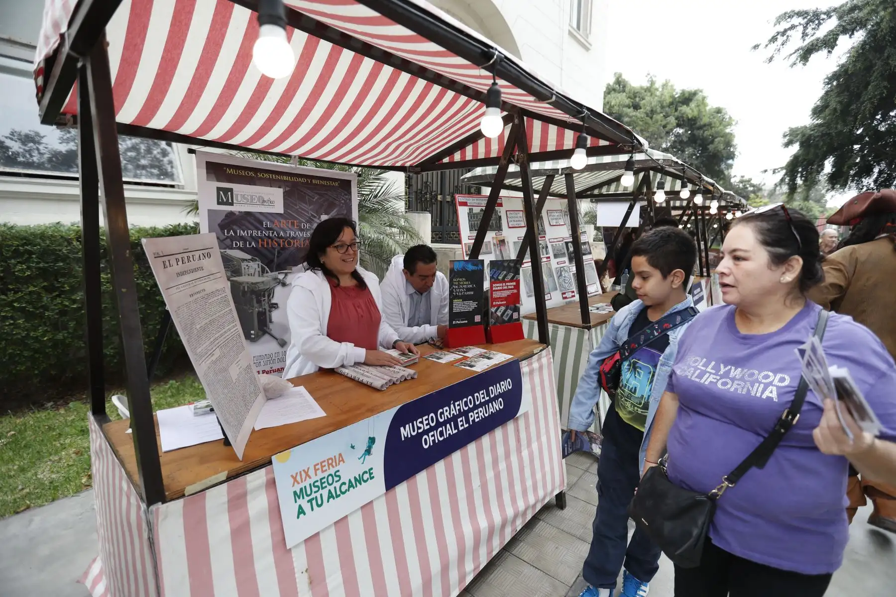 Este sábado 20 y domingo 21 se desarrollará la XXI Feria Museos a tu alcance en la explanada del Museo Metropolitano de Lima y el Diario Oficial “El Peruano” estará presente brindando información al público asistente sobre la historia de este medio periodístico que fundó Simón Bolívar en 1825, y mereció el reconocimiento de la Unesco como Memoria del Mundo.
Foto: ANDINA/Daniel Bracamonte