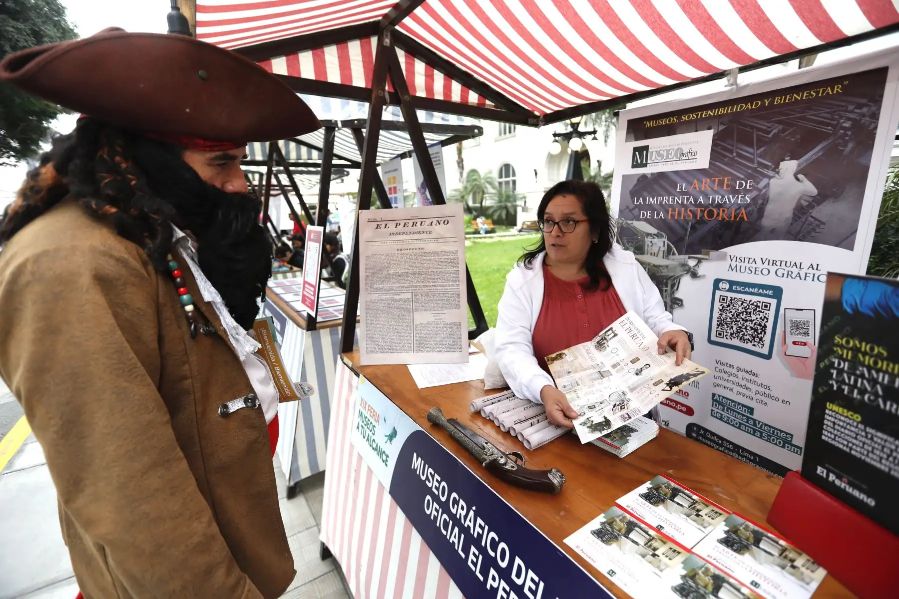 Este sábado 20 y domingo 21 se desarrollará la XXI Feria Museos a tu alcance en la explanada del Museo Metropolitano de Lima y el Diario Oficial “El Peruano” estará presente brindando información al público asistente sobre la historia de este medio periodístico que fundó Simón Bolívar en 1825, y mereció el reconocimiento de la Unesco como Memoria del Mundo.
Foto: ANDINA/Daniel Bracamonte