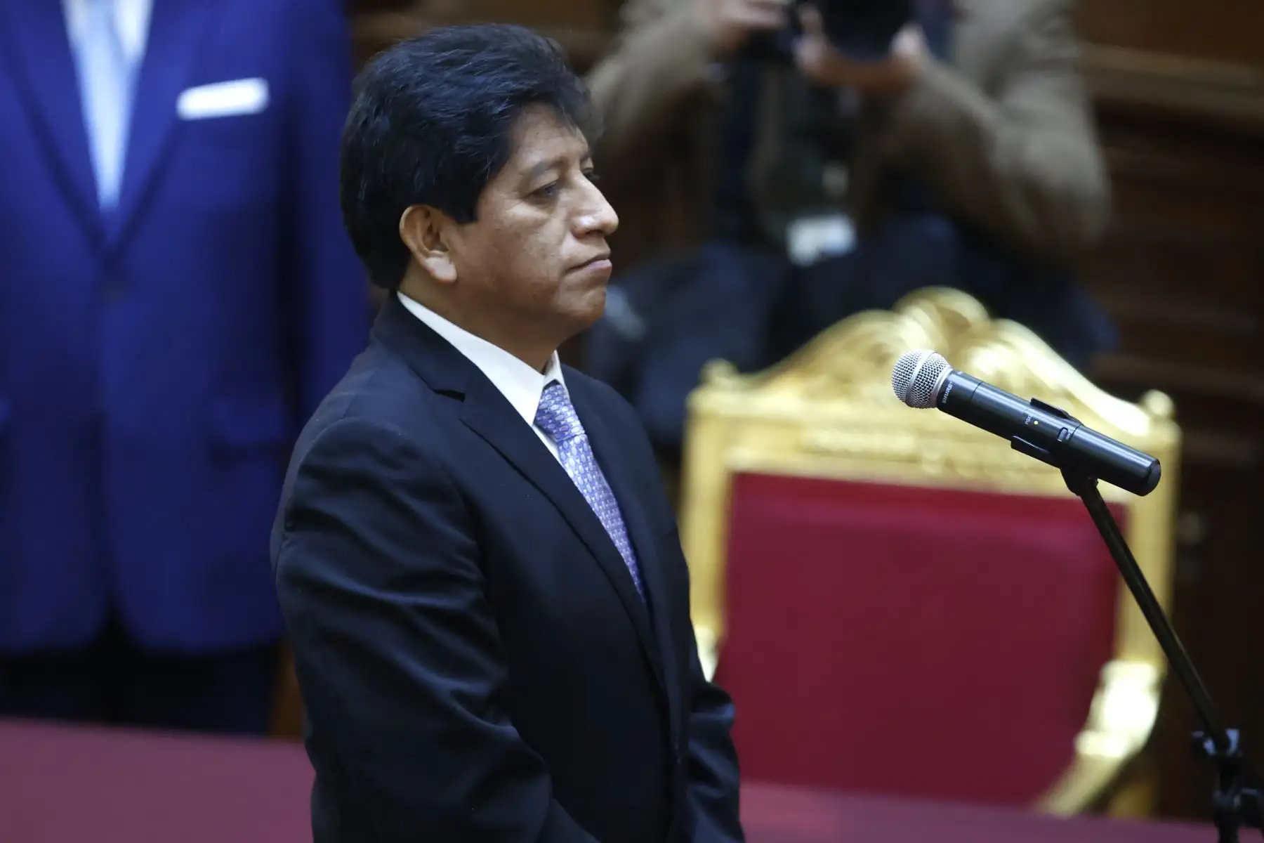 Josué Gutiérrez juró el día de hoy como Defensor del Pueblo, en una ceremonia presidida por el presidente del Congreso José Williams que se llevó a cabo en la sala Raúl Porras Barrenechea en el Congreso de la República.

Foto: ANDINA/Vidal Tarqui