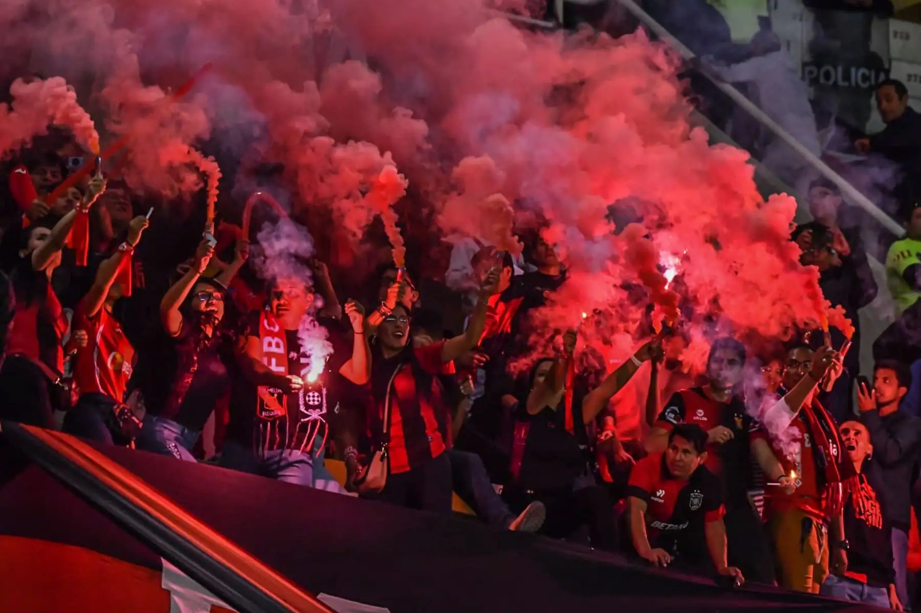 El bicampeón del fútbol peruano, Alianza Lima, empata esta noche 1-1 con FBC Melgar de Arequipa en el estadio Monumental de la UNSA.
Foto: Cortesía Diego Ramos