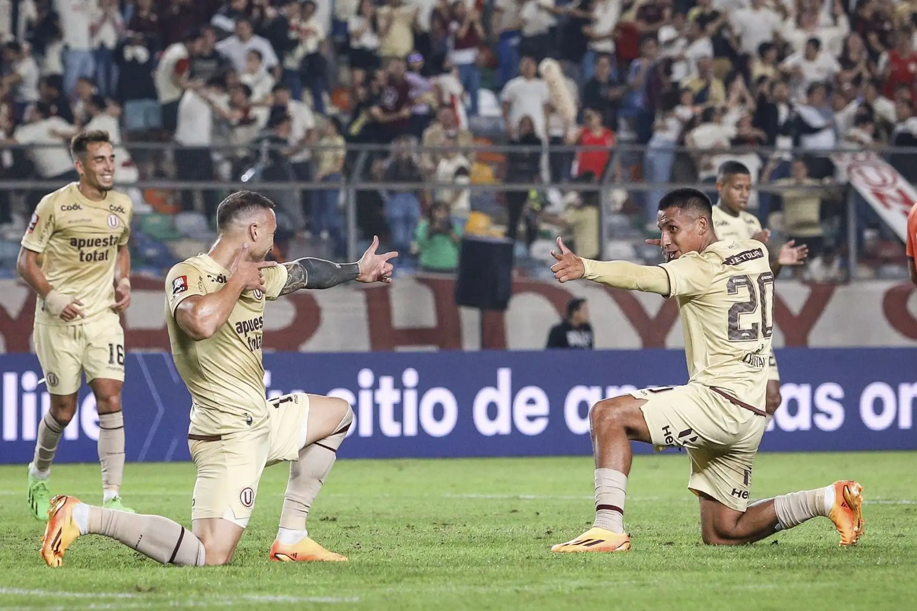 Universitario vence 4 – 0 al César Vallejo, por la fecha 16 del torneo Apertura en el Estadio Monumental de Ate. 
Foto: Liga1