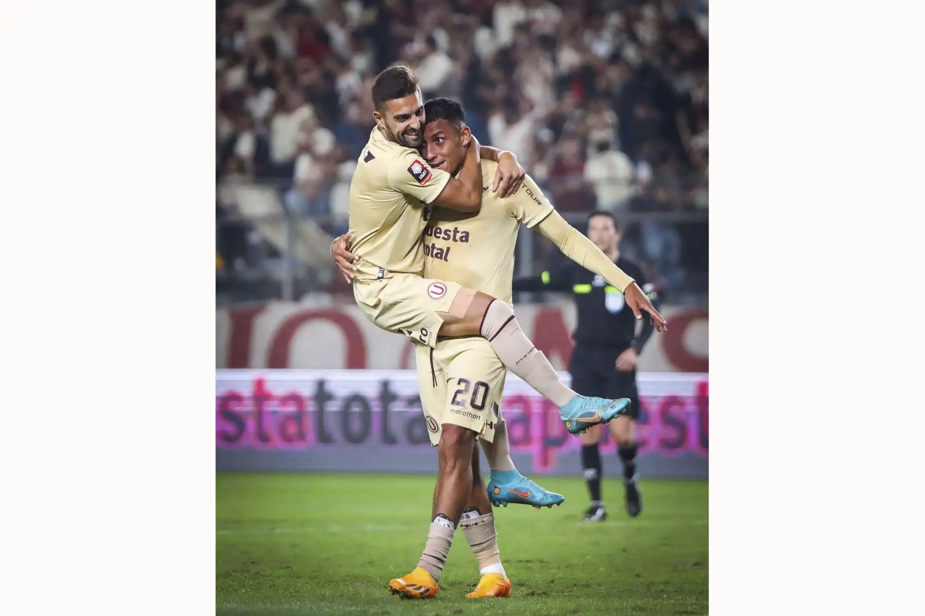 Universitario vence 4 – 0 al César Vallejo, por la fecha 16 del torneo Apertura en el Estadio Monumental de Ate. 
Foto: Universitario