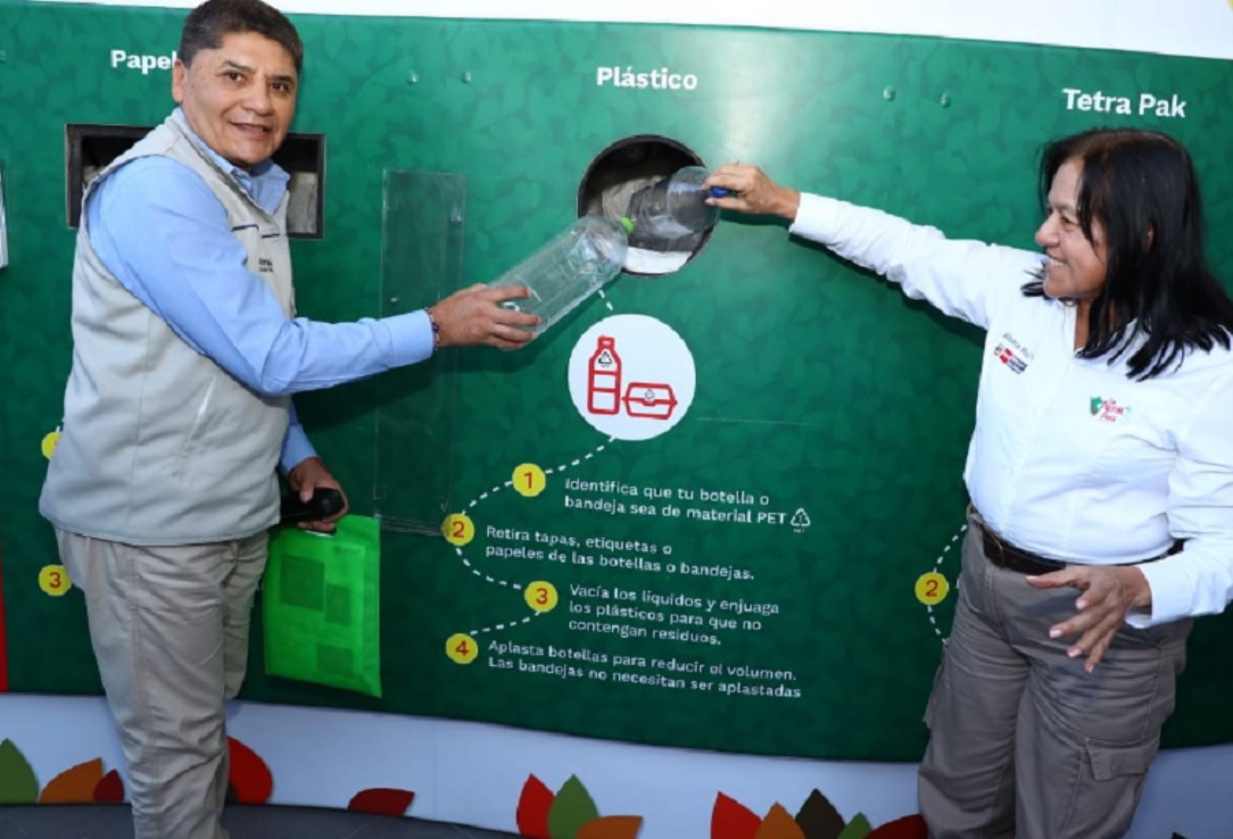 La ministra del Ambiente, Albina Ruiz, lanzó hoy la campaña nacional ¡Recicla ya! en la ciudad de Arequipa. Esta iniciativa tiene la finalidad de concientizar a la ciudadanía sobre la importancia de separar los residuos aprovechables con el propósito de promover el reciclaje.