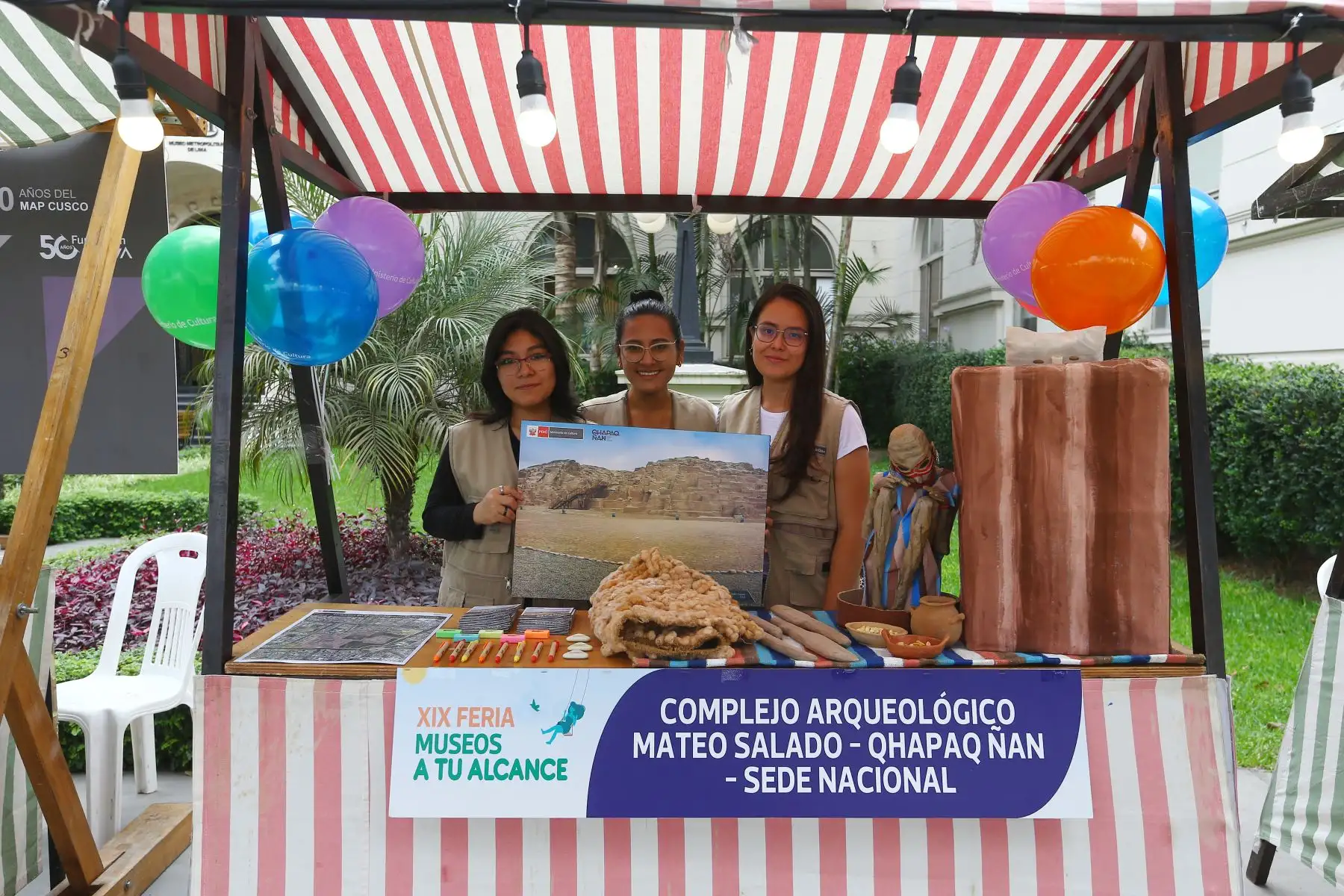 En el marco del Día Internacional de los Museos, se realiza la XXI Feria Museos a tu alcance  en la explanada del Museo Metropolitano de Lima.
Foto: ANDINA/Eddy Ramos