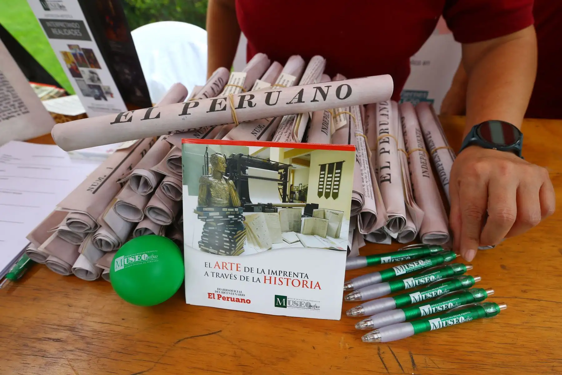 En el marco del Día Internacional de los Museos, se realiza la XXI Feria Museos a tu alcance  en la explanada del Museo Metropolitano de Lima. En la imagen, stand del Museo Gráfico del Diario Oficial “El Peruano”.
Foto: ANDINA/Eddy Ramos