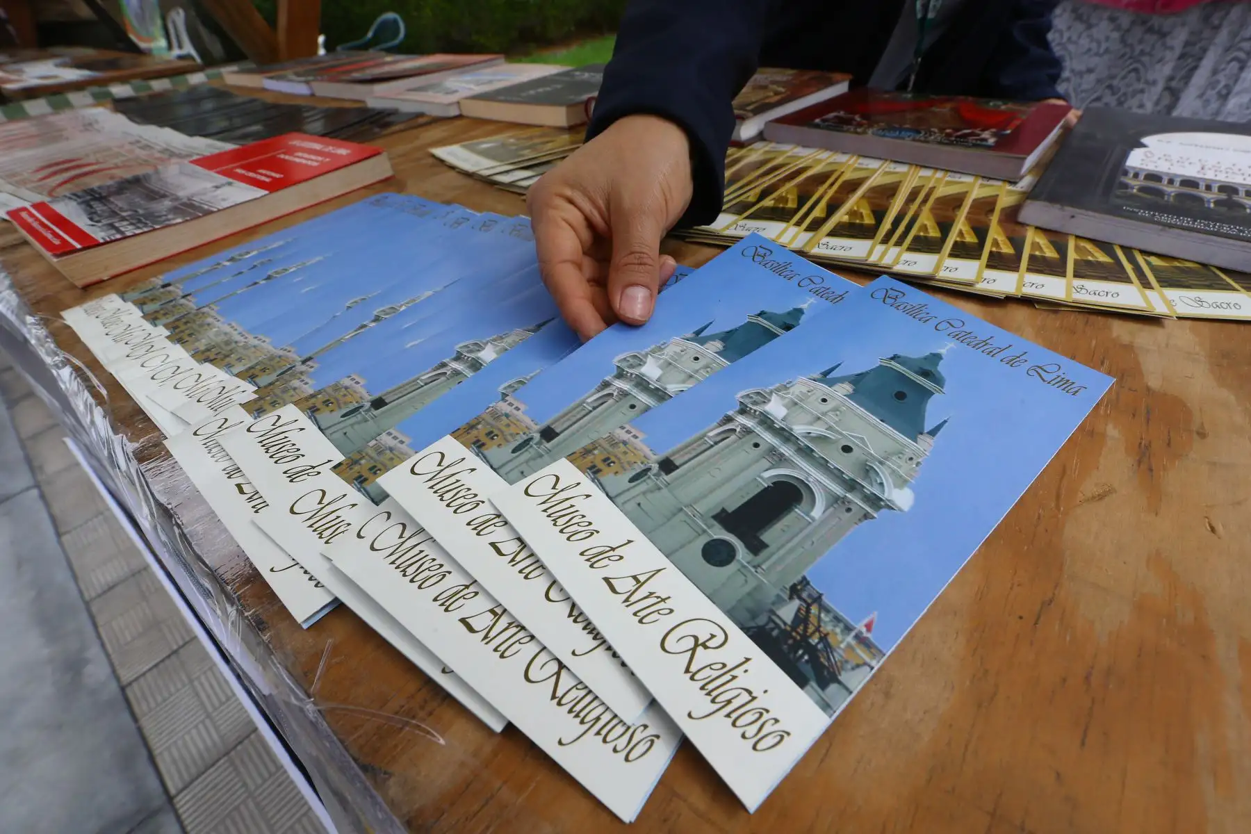 En el marco del Día Internacional de los Museos, se realiza la XXI Feria Museos a tu alcance  en la explanada del Museo Metropolitano de Lima. 
Foto: ANDINA/Eddy Ramos
