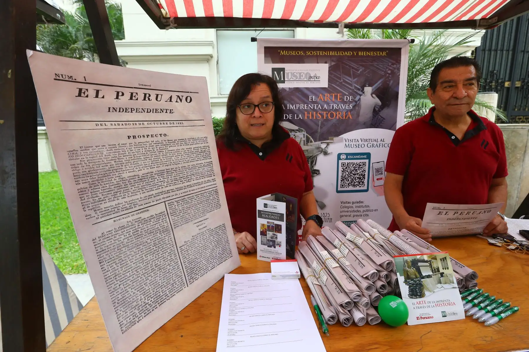 En el marco del Día Internacional de los Museos, se realiza la XXI Feria Museos a tu alcance  en la explanada del Museo Metropolitano de Lima. En la imagen, stand del Museo Gráfico del Diario Oficial “El Peruano”.
Foto: ANDINA/Eddy Ramos