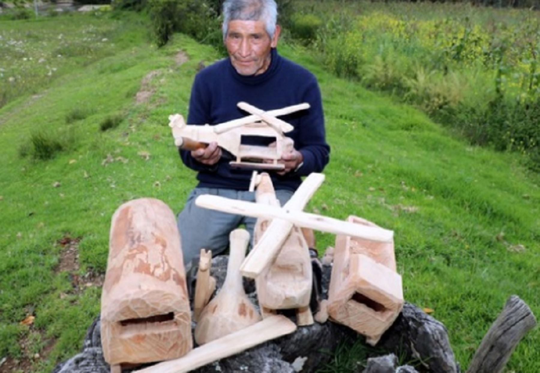 Eugenio Huamán Miguel, artesano de la madera y usuario de Pensión 65.