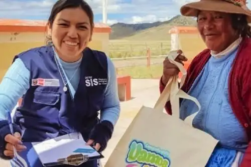 Mujeres nativas cuentan con respaldo financiero del SIS para acceder a servicios de salud.
