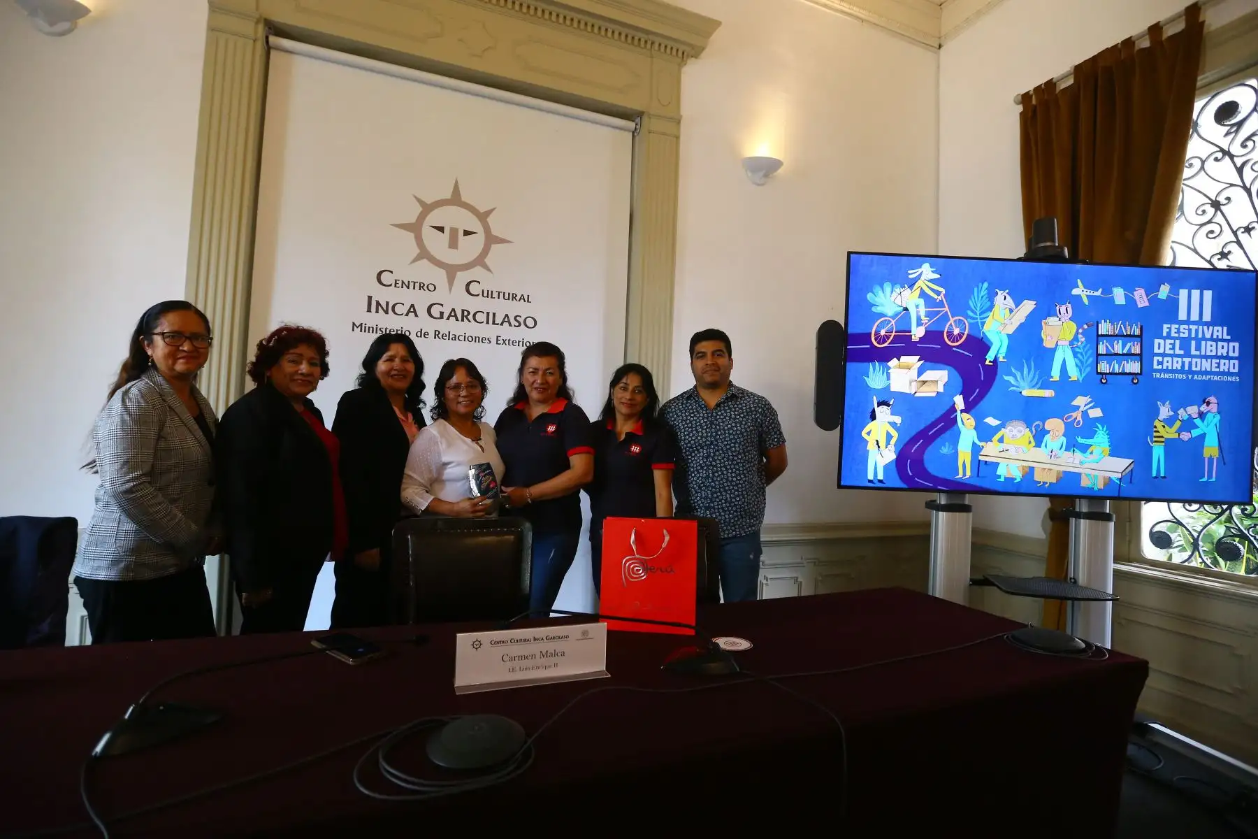 El festival, organizado por el Centro Cultural Inca Garcilaso, Cultura 24 TV del Ministerio de Cultura del Perú, la Municipalidad Metropolitana de Lima y la editorial Viringo Cartonero, ofrecerá un total de nueve conversatorios, tres talleres, cinco presentaciones de publicaciones cartoneras, dos conciertos y una feria de libro cartonero.
Foto: ANDINA/Eddy Ramos